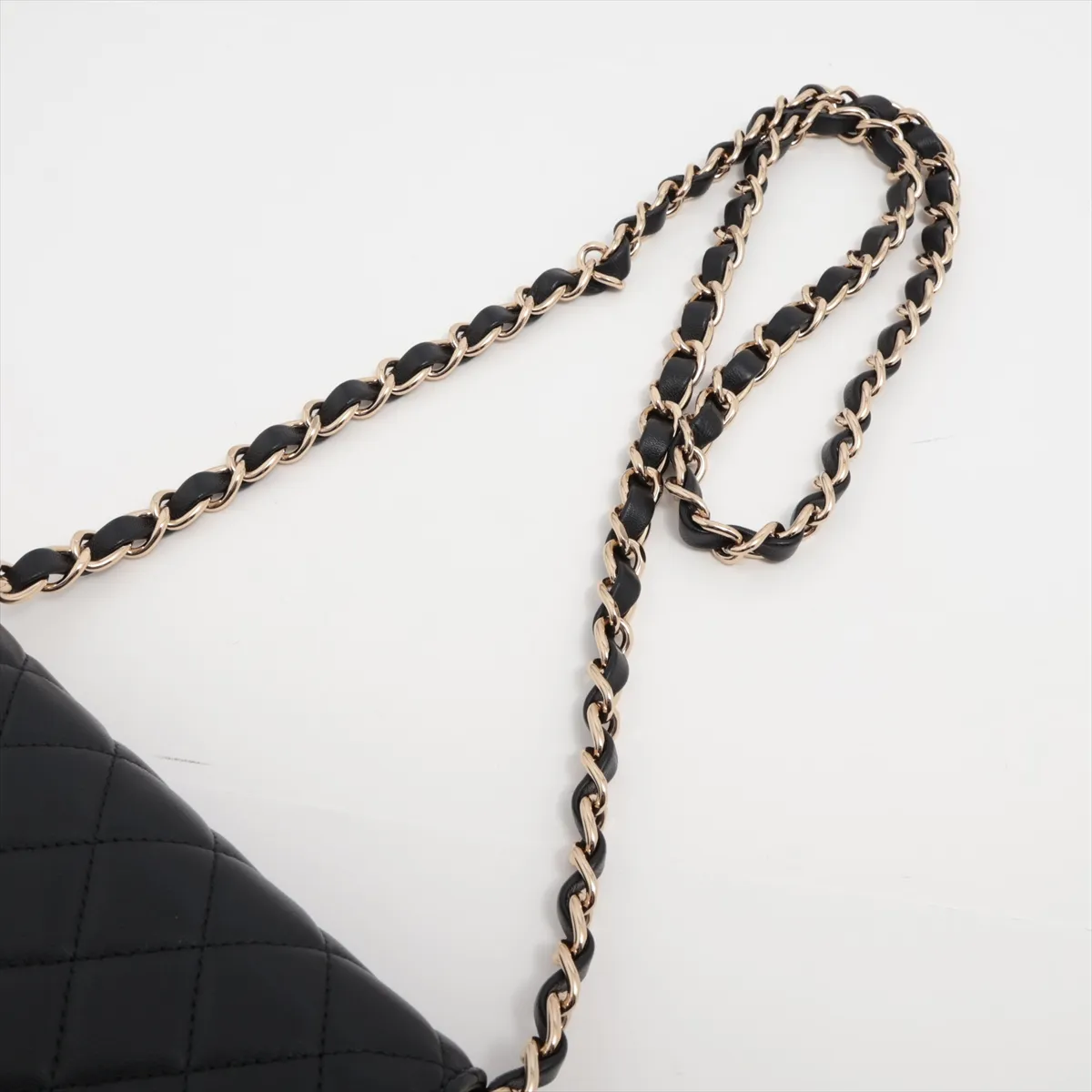 Matelasse Lambskin x Crochet Chain Wallet Black Gold Hardware 31947894 31s — view 5