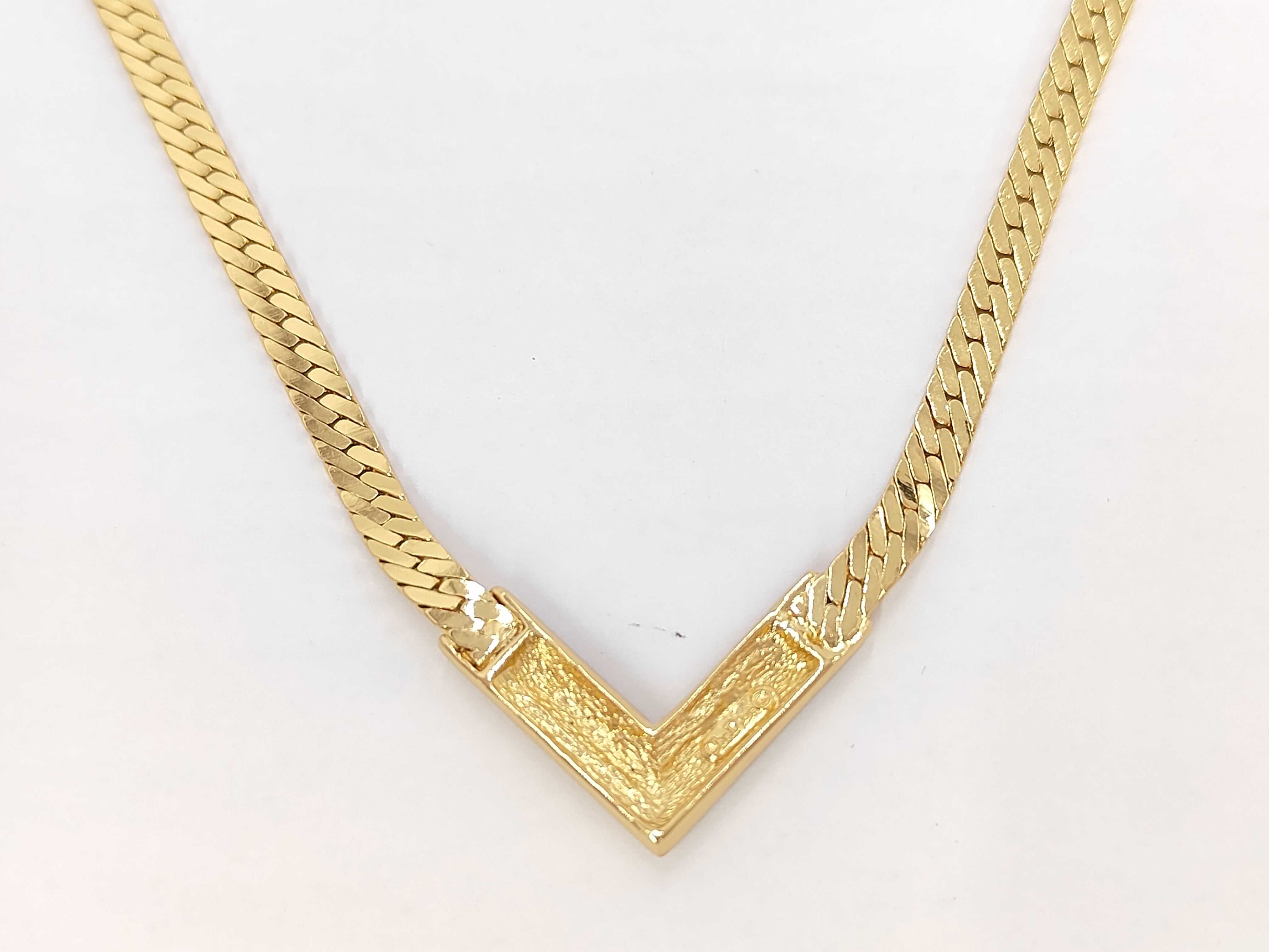 necklace — view 2