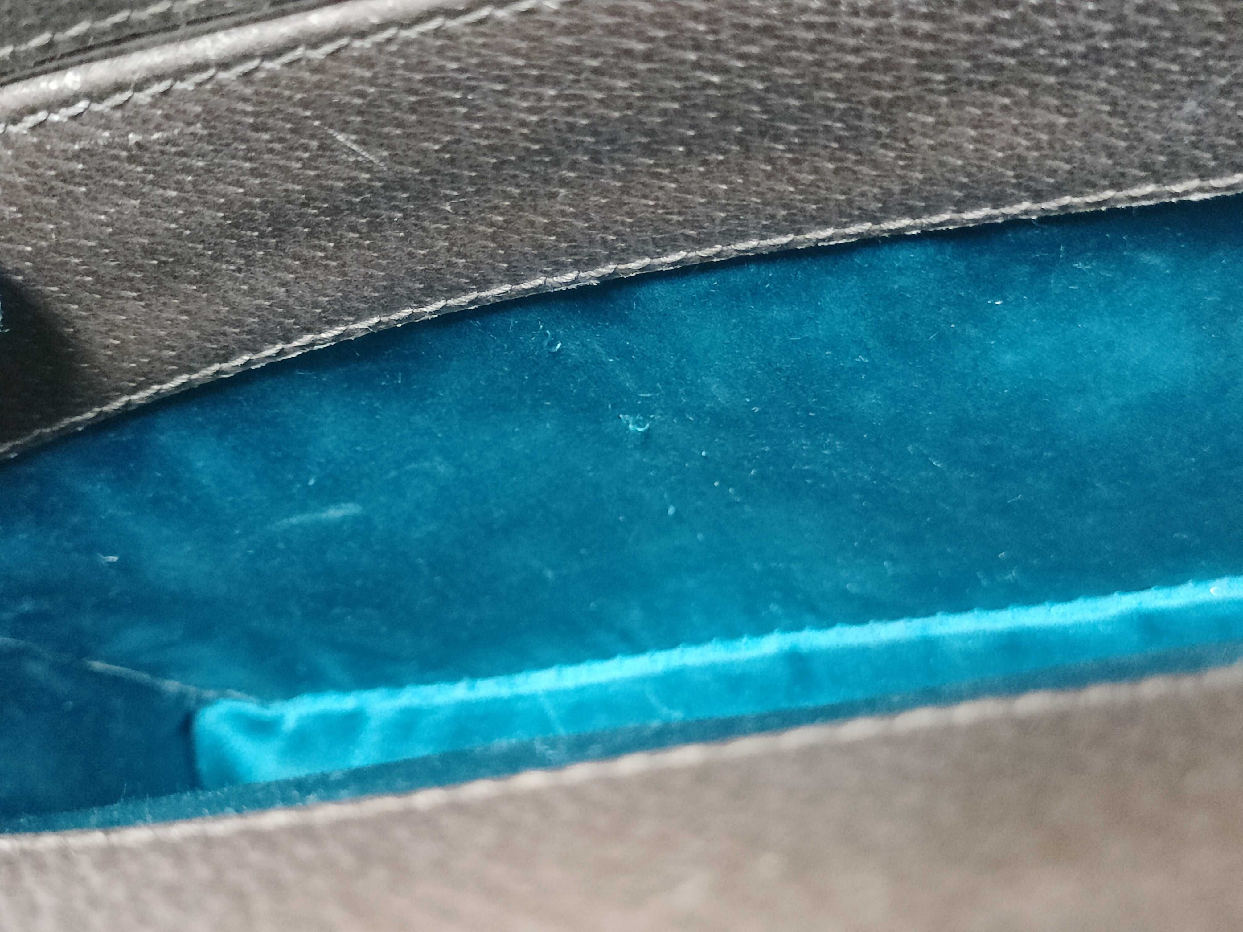 GG Supreme Shoulder Bag — view 12