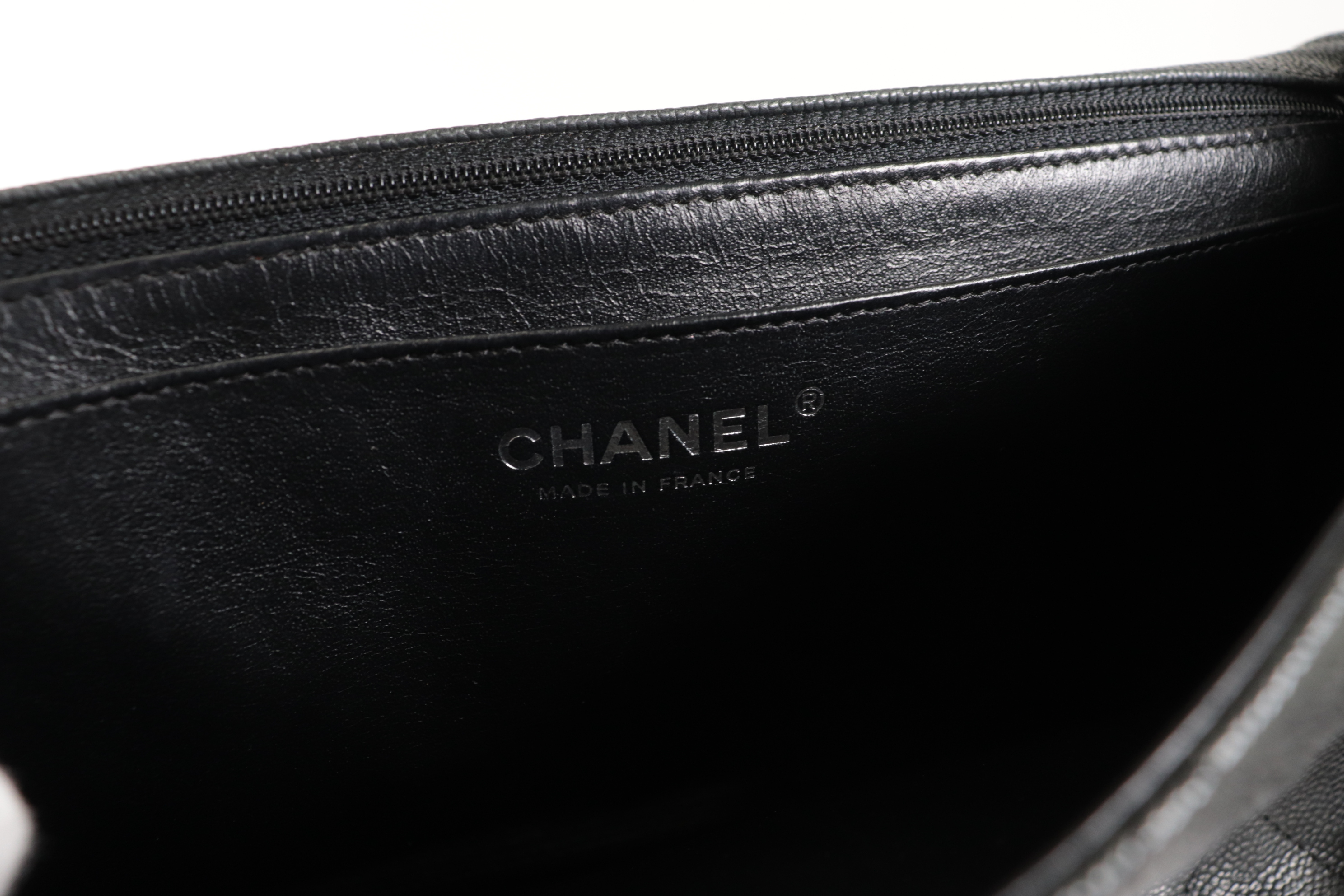 Caviar 2.55 Lock Chain Shoulder Bag (Serial No. 11) — view 8