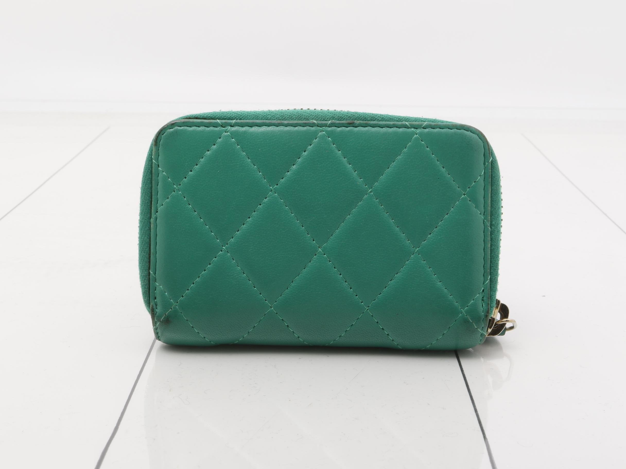 Wallet, Matelassé Classic Zip Coin Purse, Green, Serial Number 17 — view 2