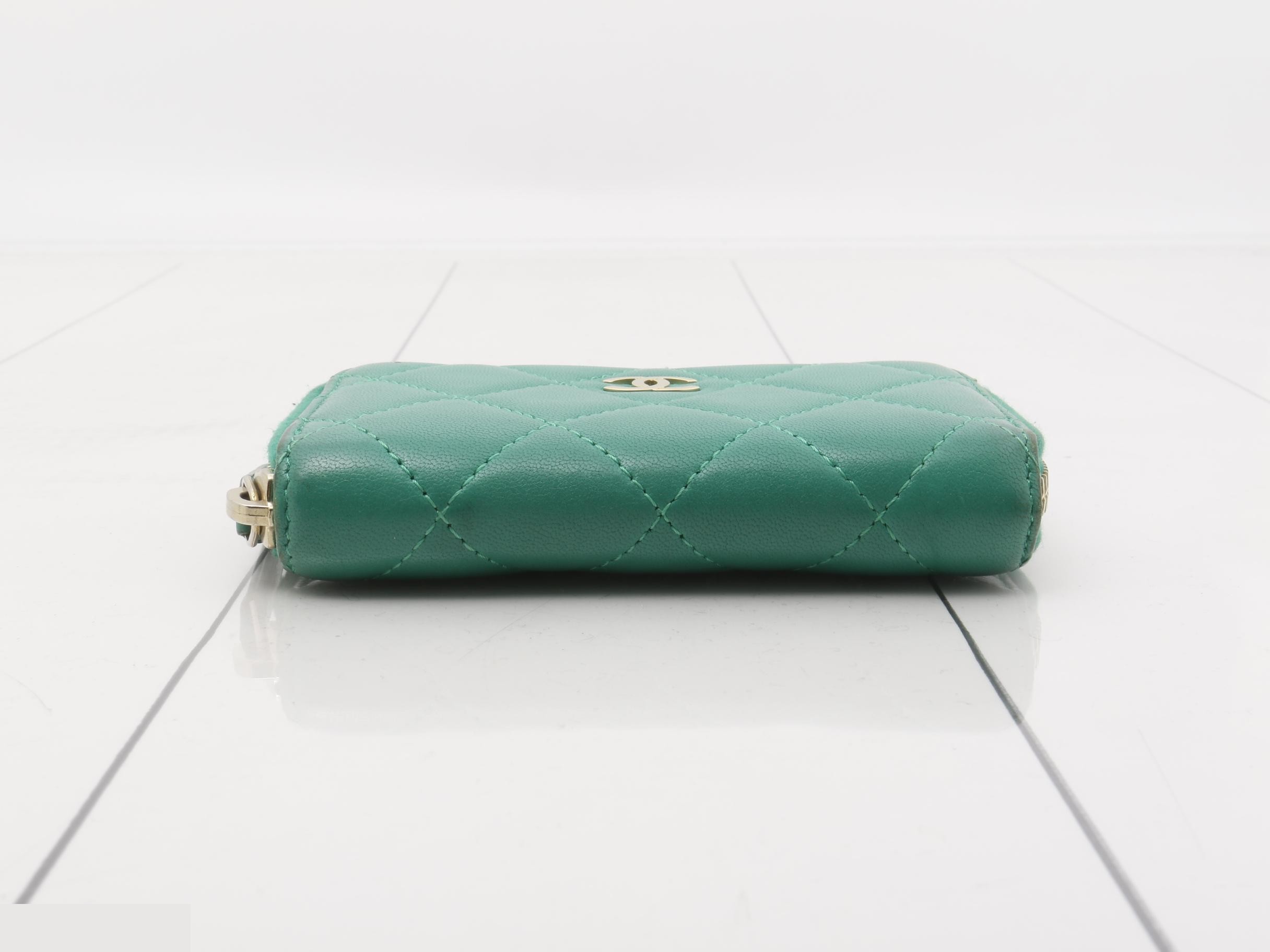 Wallet, Matelassé Classic Zip Coin Purse, Green, Serial Number 17 — view 3