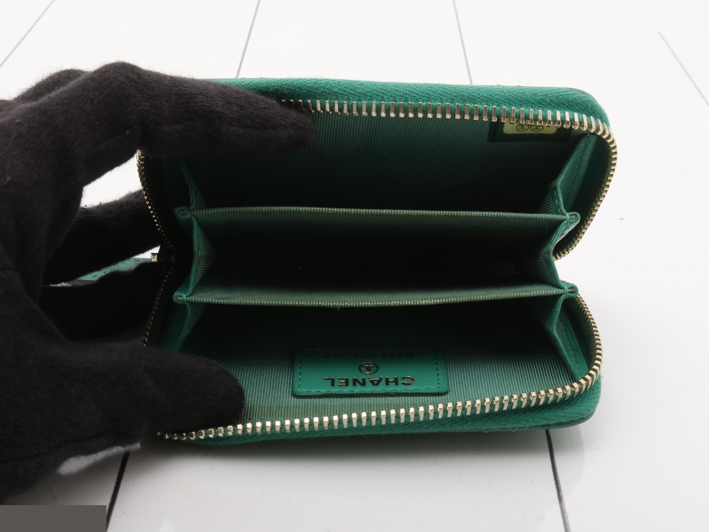 Wallet, Matelassé Classic Zip Coin Purse, Green, Serial Number 17 — view 4