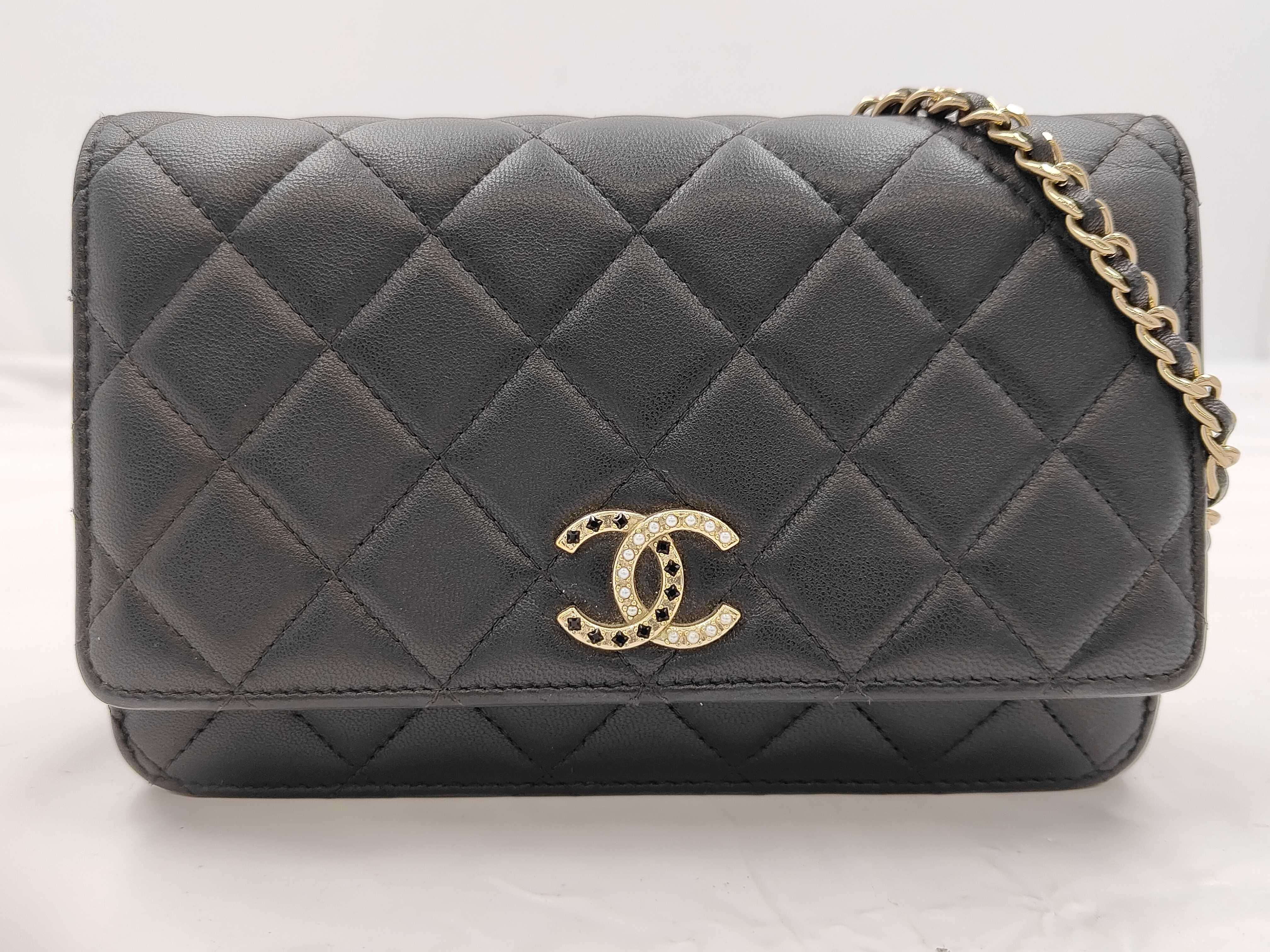 Matelassé Chain Shoulder Bag