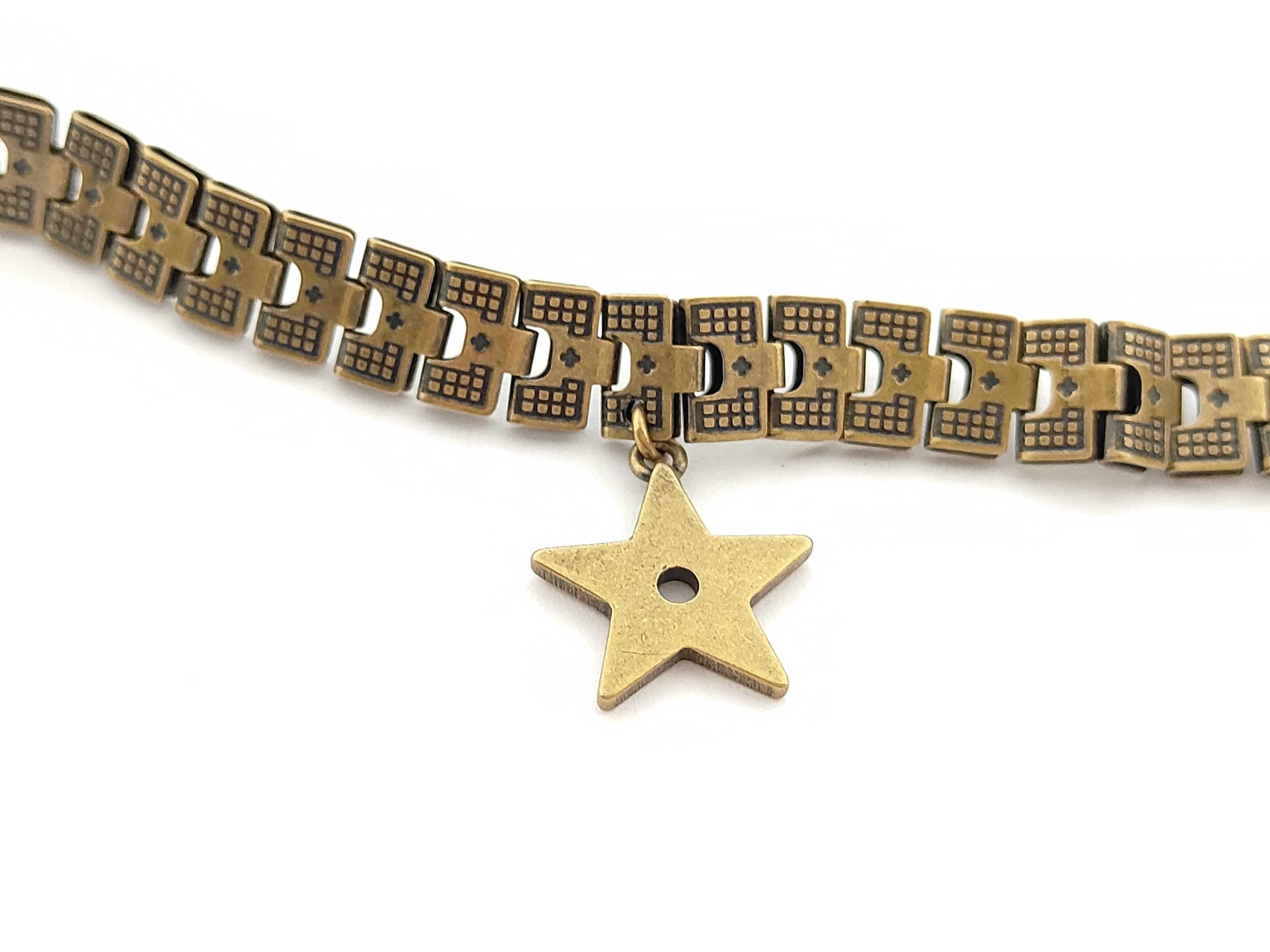 necklace — view 3