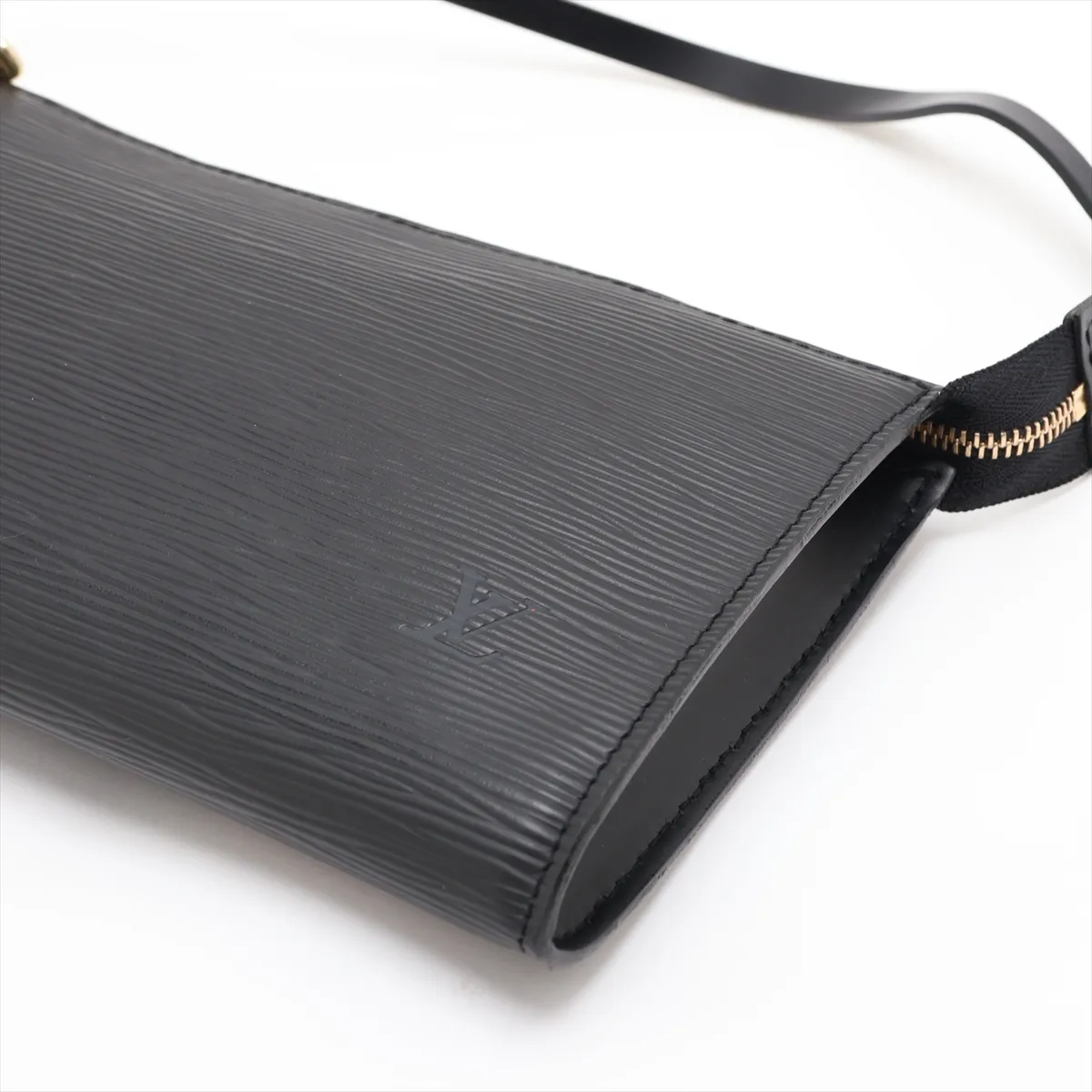 Epi Pochette Accessoires M52942 AR0091 Black — view 3