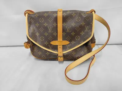 M42256 Monogram Saumur 28 Shoulder Bag