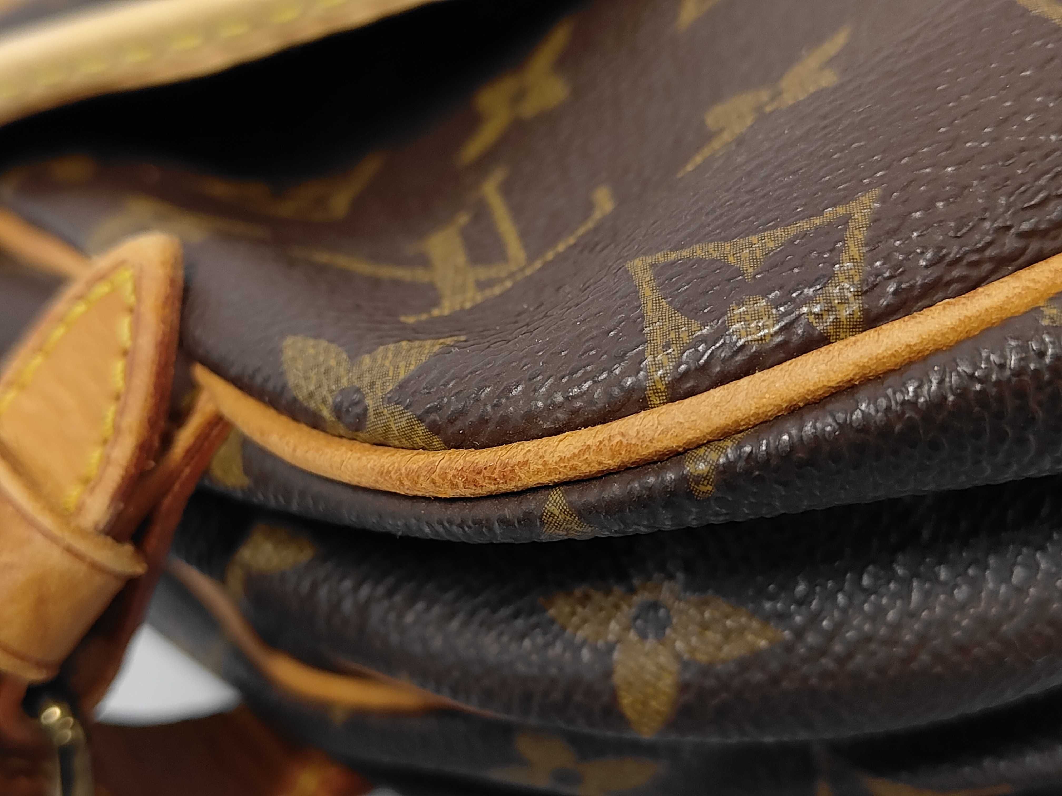 M42256 Monogram Saumur 28 Shoulder Bag — view 4