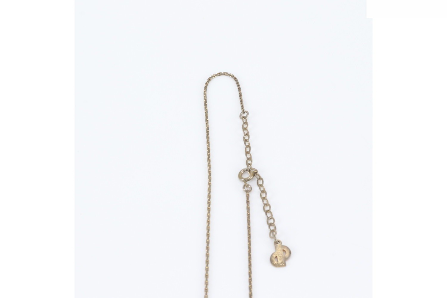 Gold necklace pendant accessory, chain approximately 44cm long. — view 3
