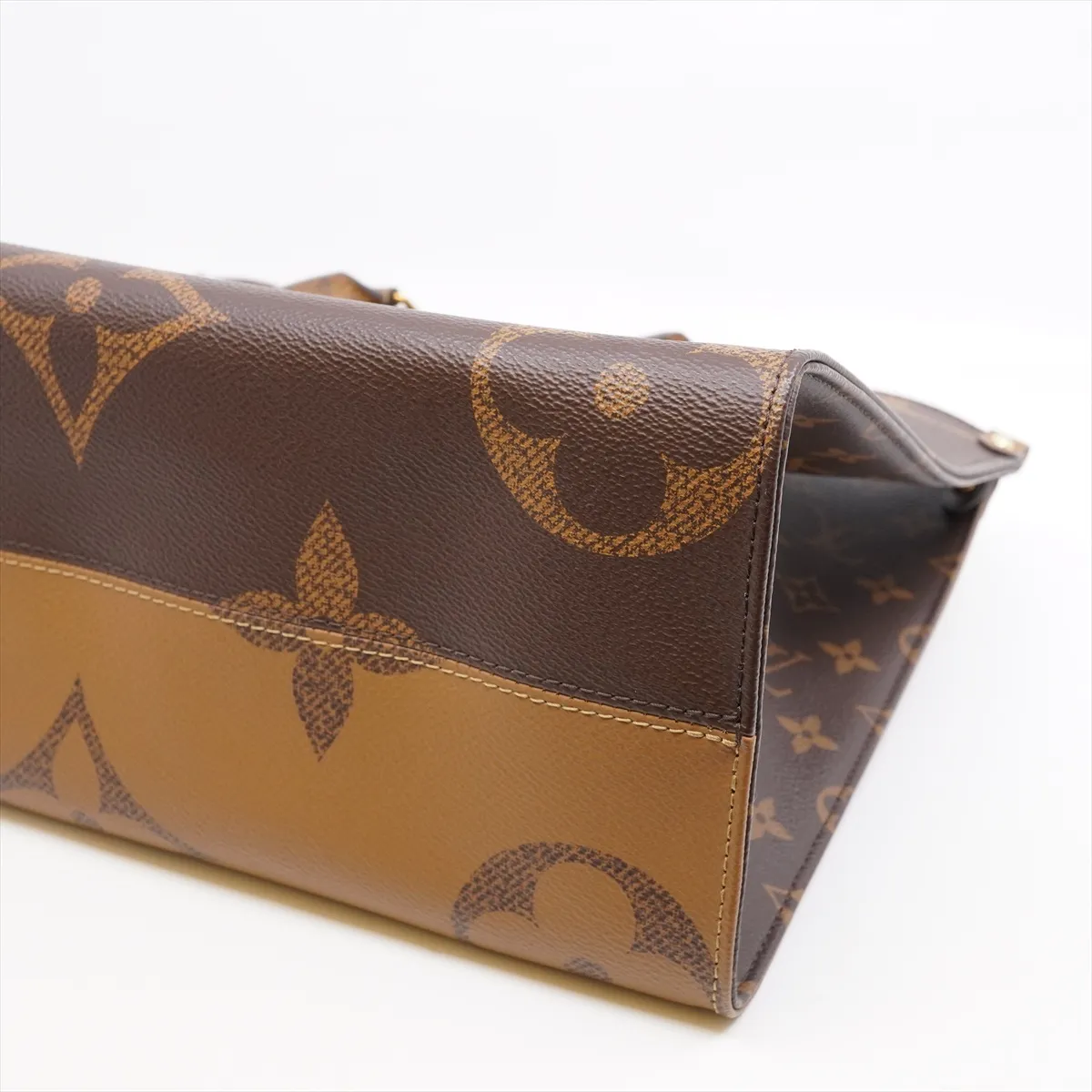 Giant Monogram Reverse OnTheGo MM M45321 FP1200 Brown Tote Bag. Includes dust bag. — view 3