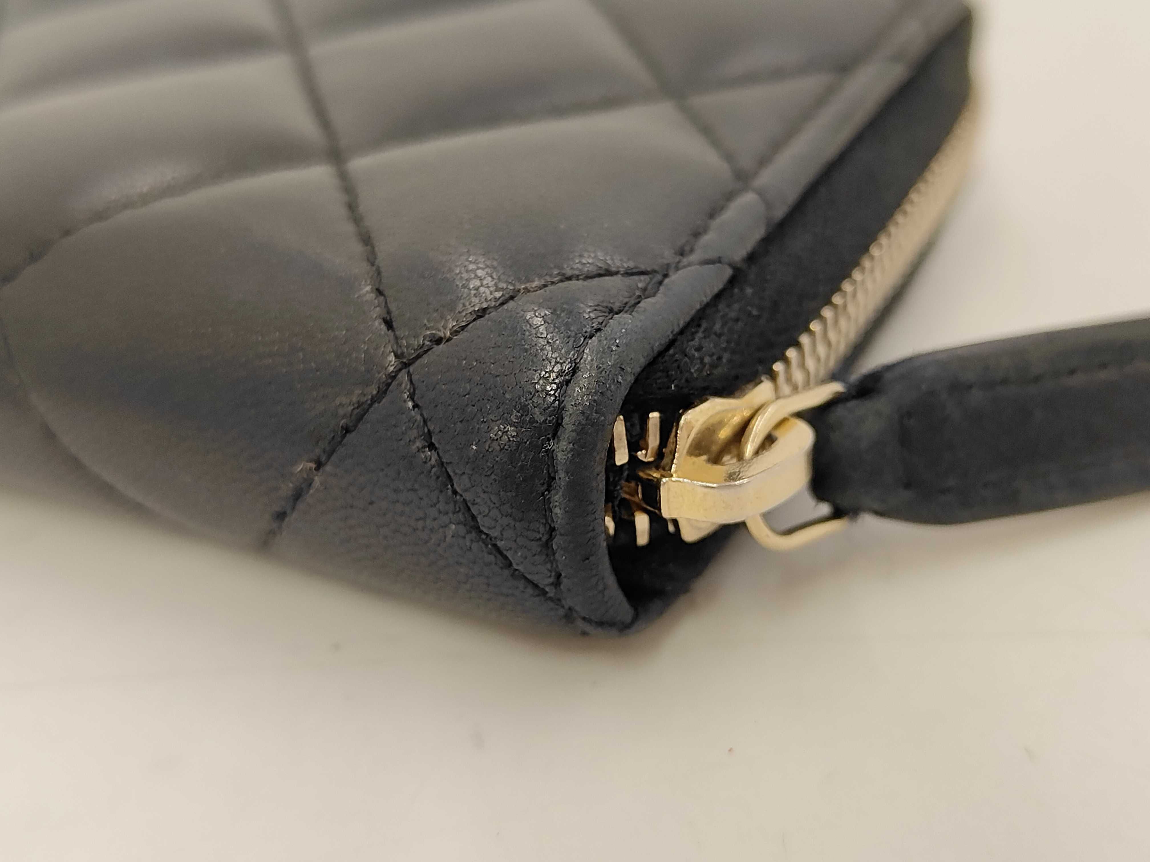 Coco Mark Random Serial Number Lambskin Black Gold Coin Case — view 4