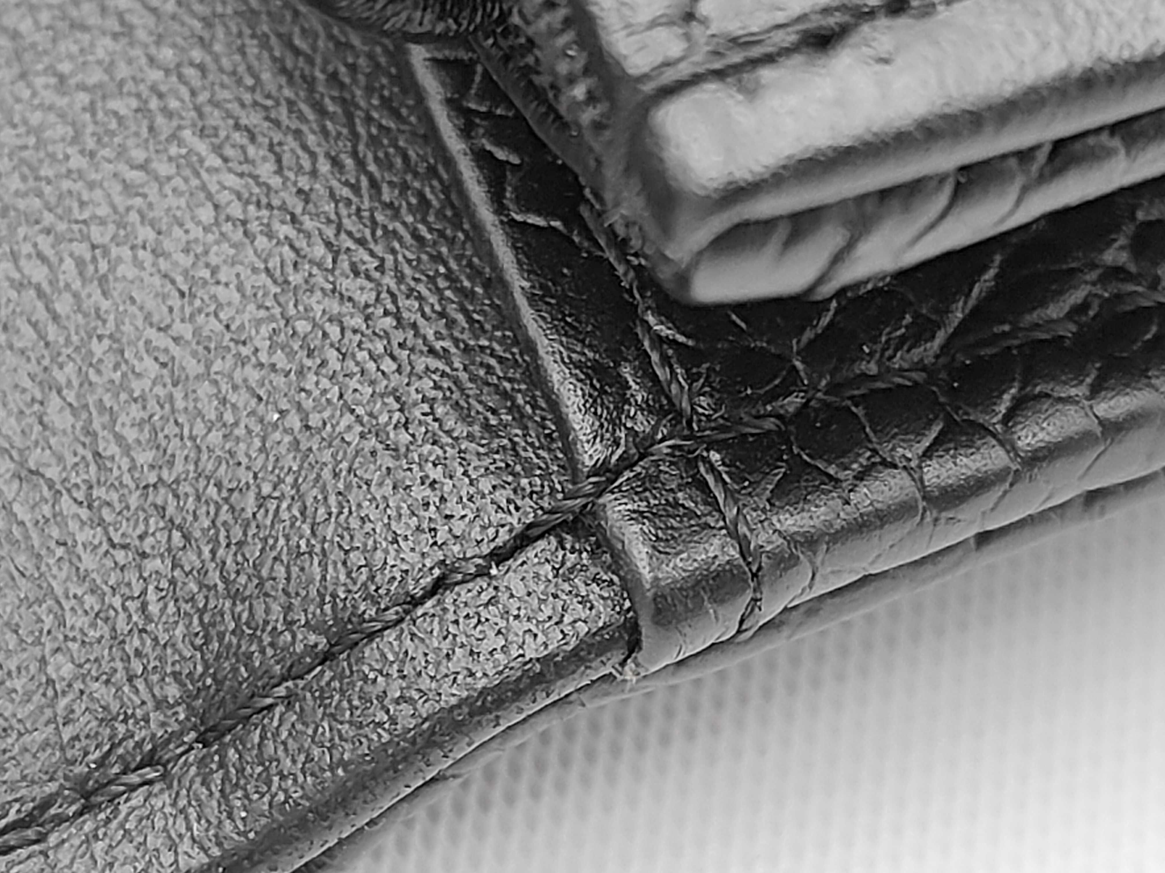 Boy Chanel Caviar Skin Chain Wallet AP1117 Gold Hardware Shoulder Bag — view 8