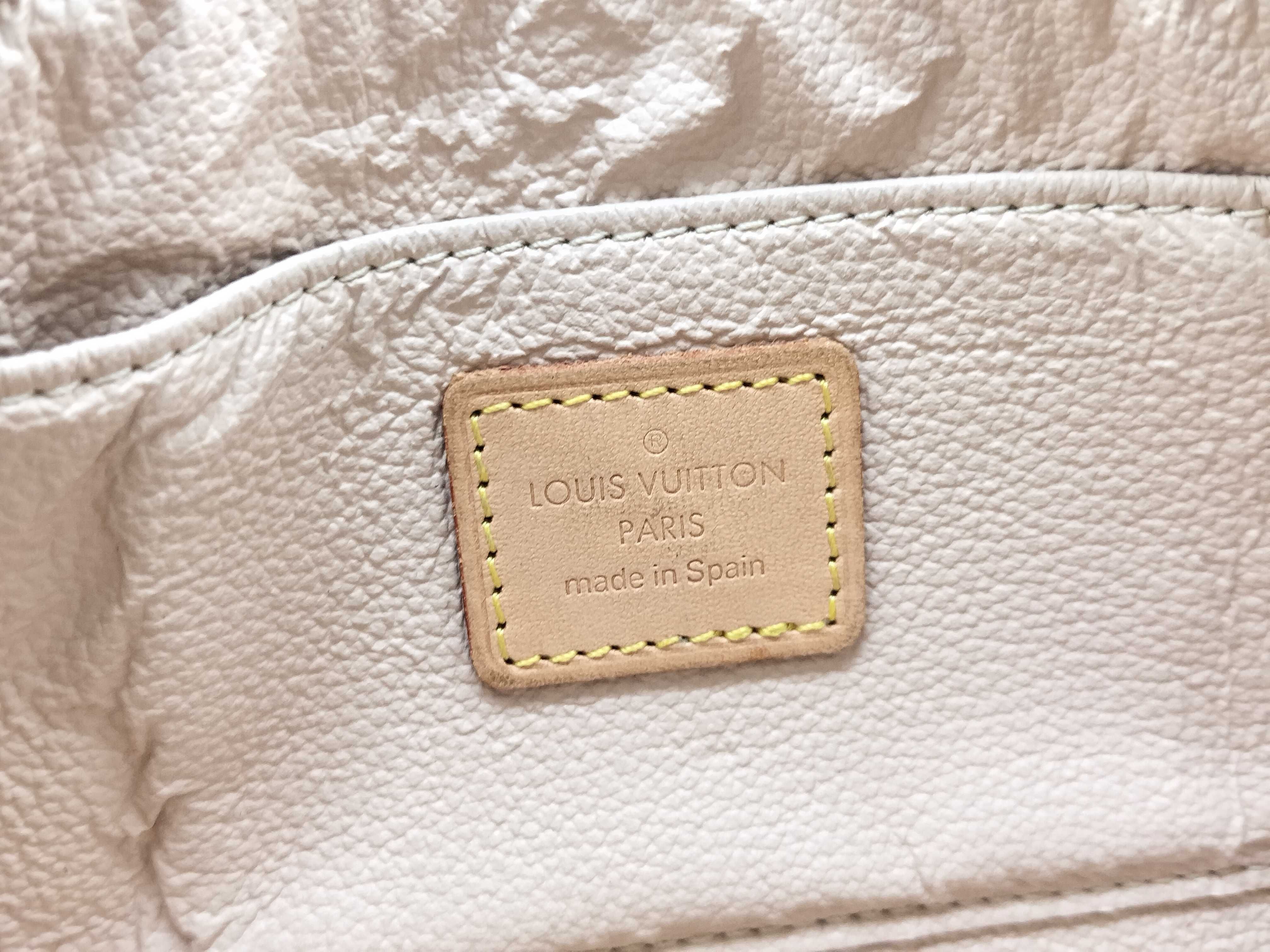 Monogram Louis Vuitton Monogram Pochette Cosmetic PM Pouch (VO8264) Pouch — view 11