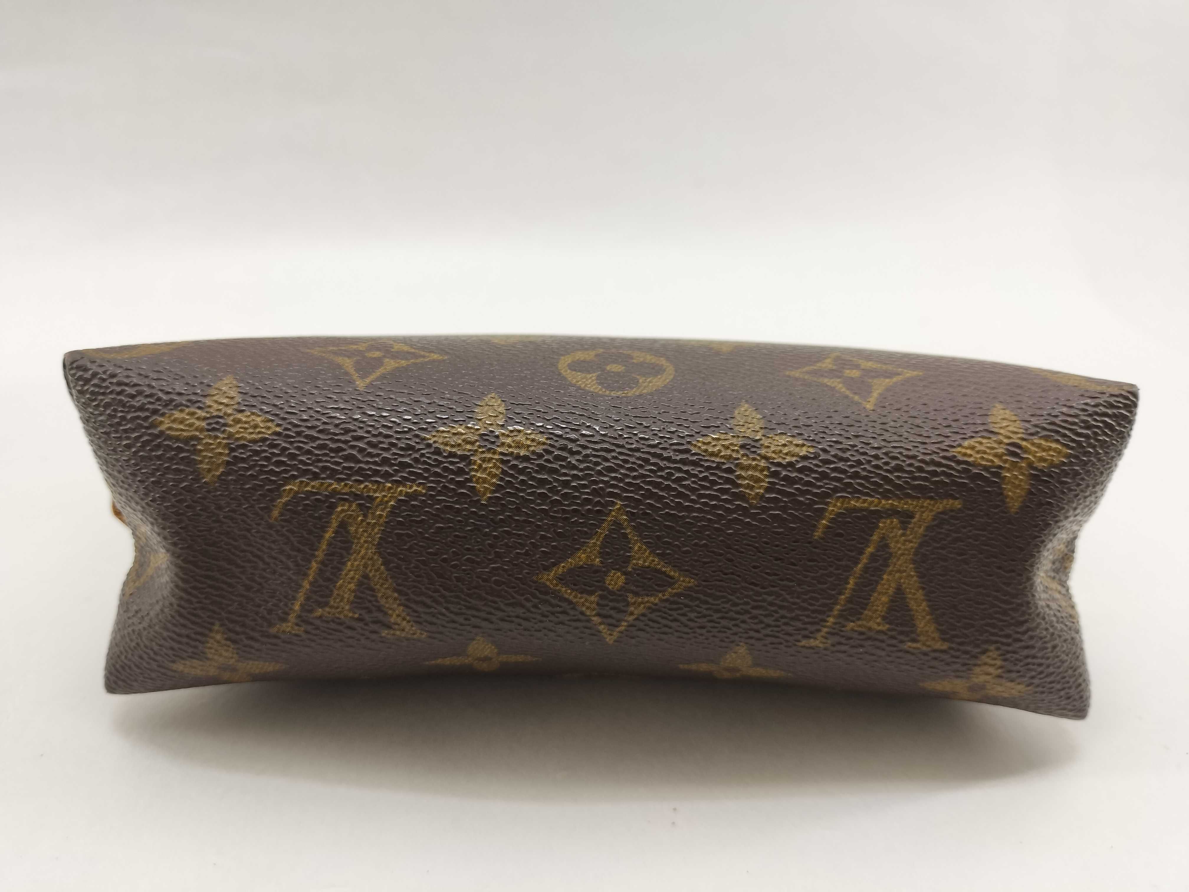 Monogram Louis Vuitton Monogram Pochette Cosmetic PM Pouch (VO8264) Pouch — view 3