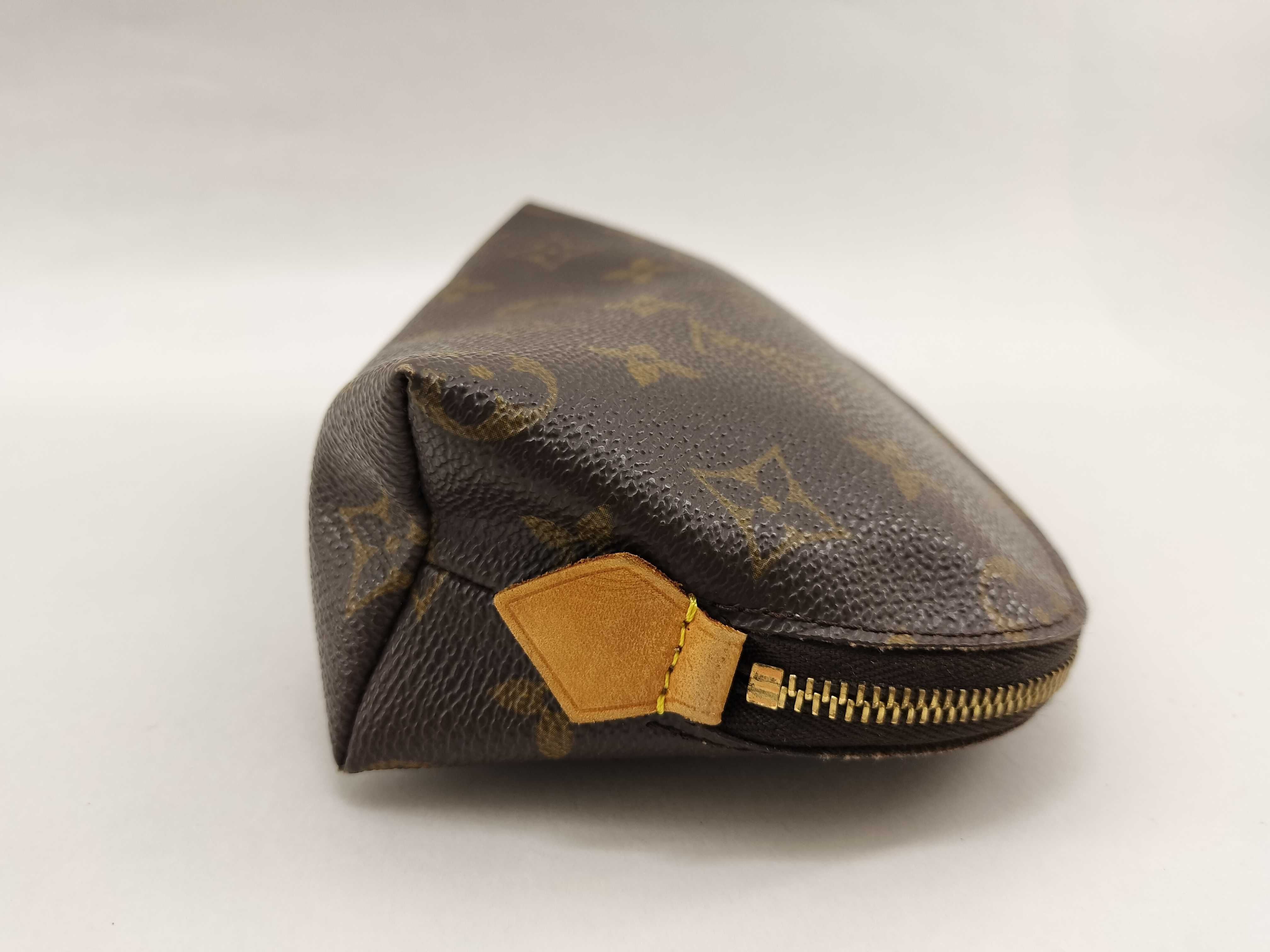 Monogram Louis Vuitton Monogram Pochette Cosmetic PM Pouch (VO8264) Pouch — view 7