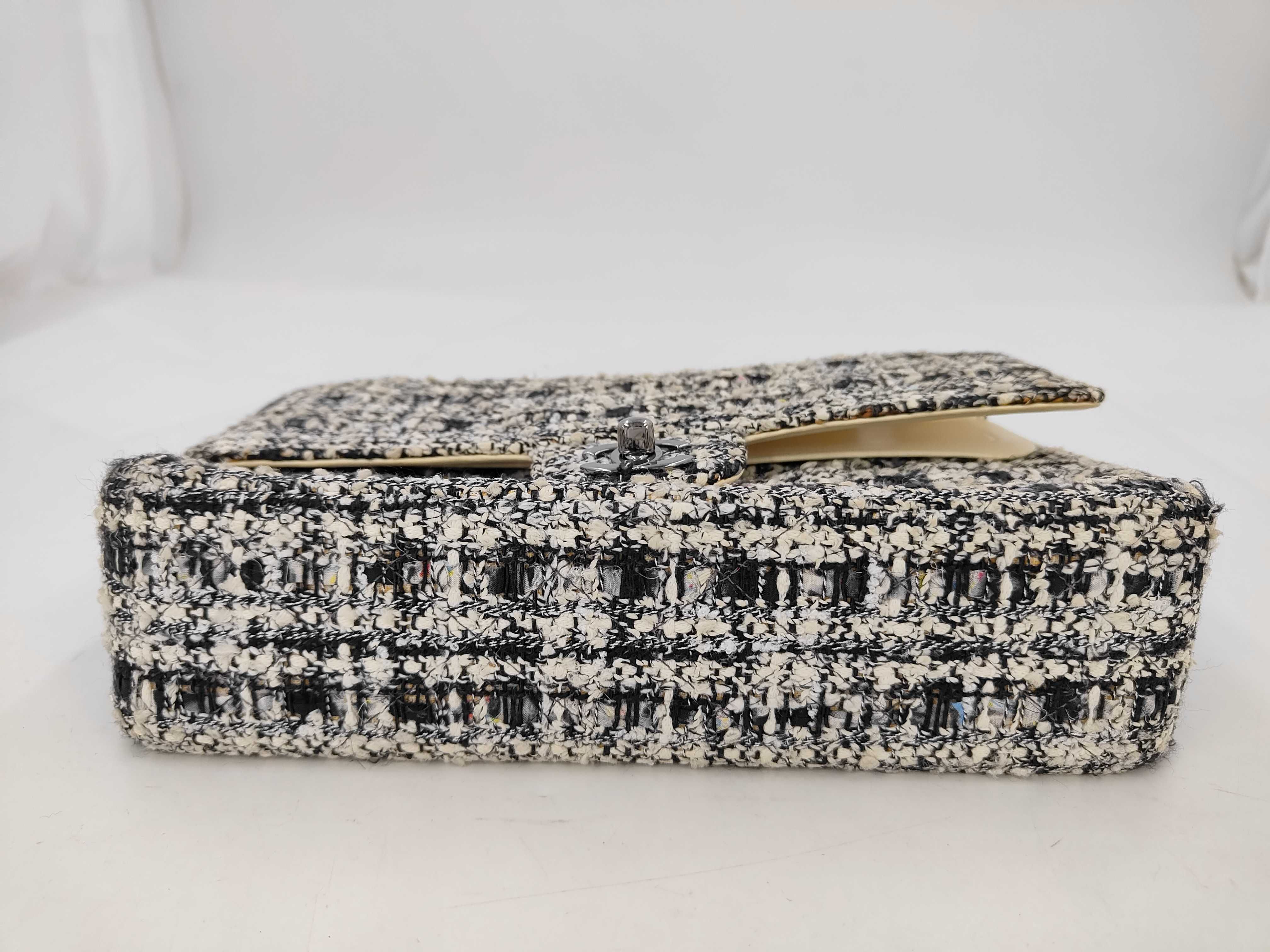 Tweed Matelassé 25 Double Flap Shoulder Bag — view 3