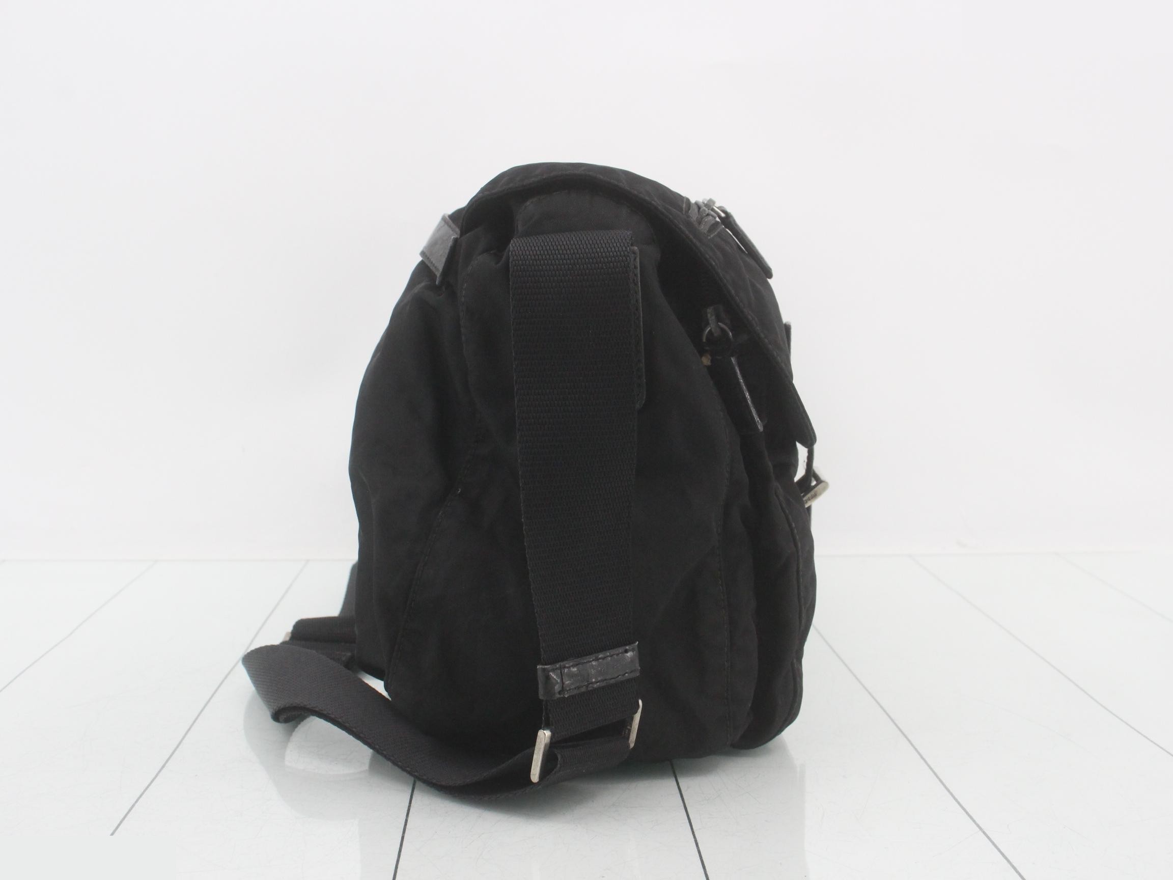 Nylon shoulder bag with triangular plate, black. — view 4