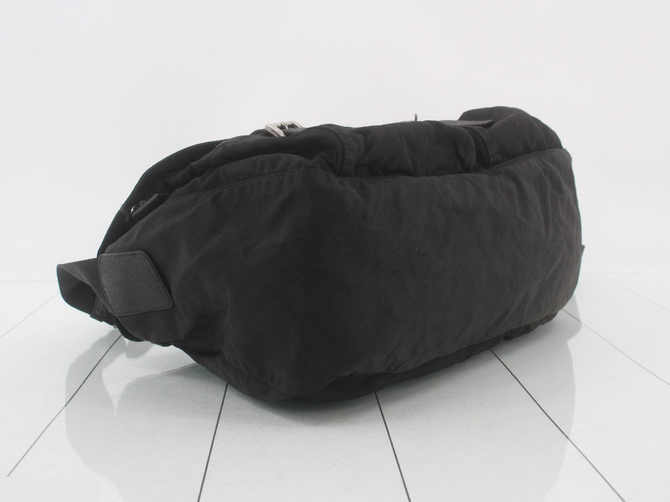 Nylon shoulder bag with triangular plate, black. — view 5