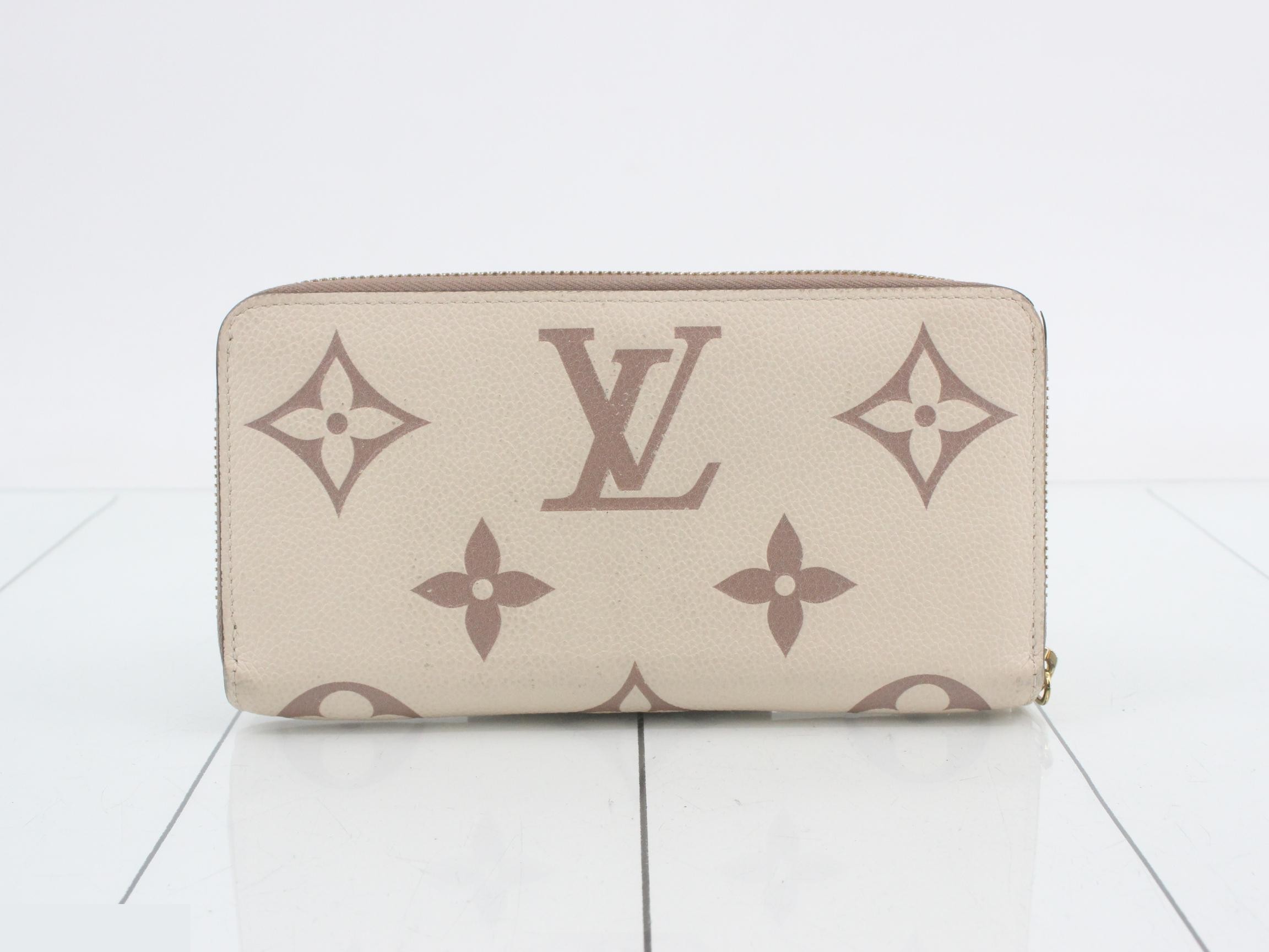M80116_Zippy Wallet — view 2