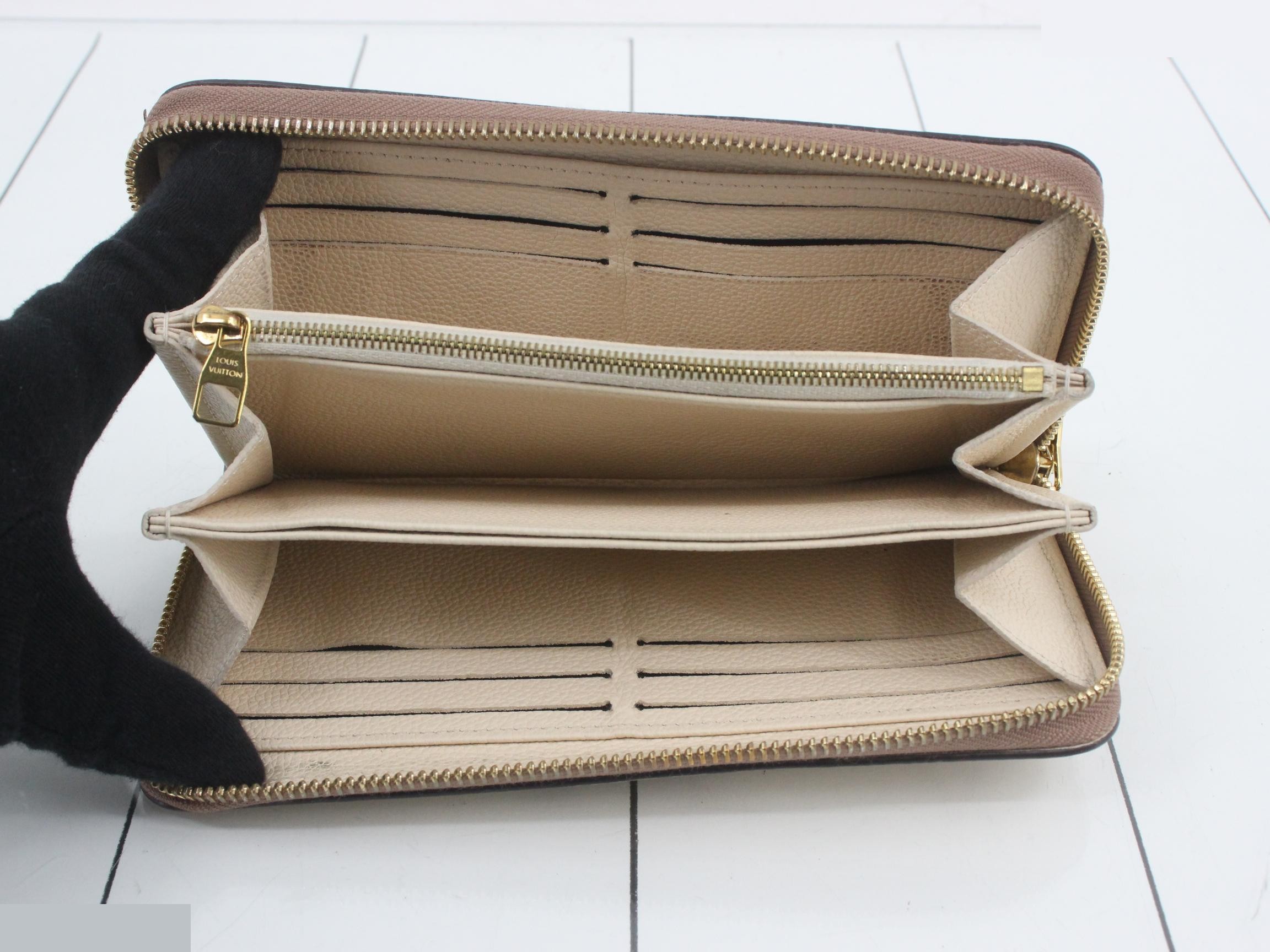 M80116_Zippy Wallet — view 4