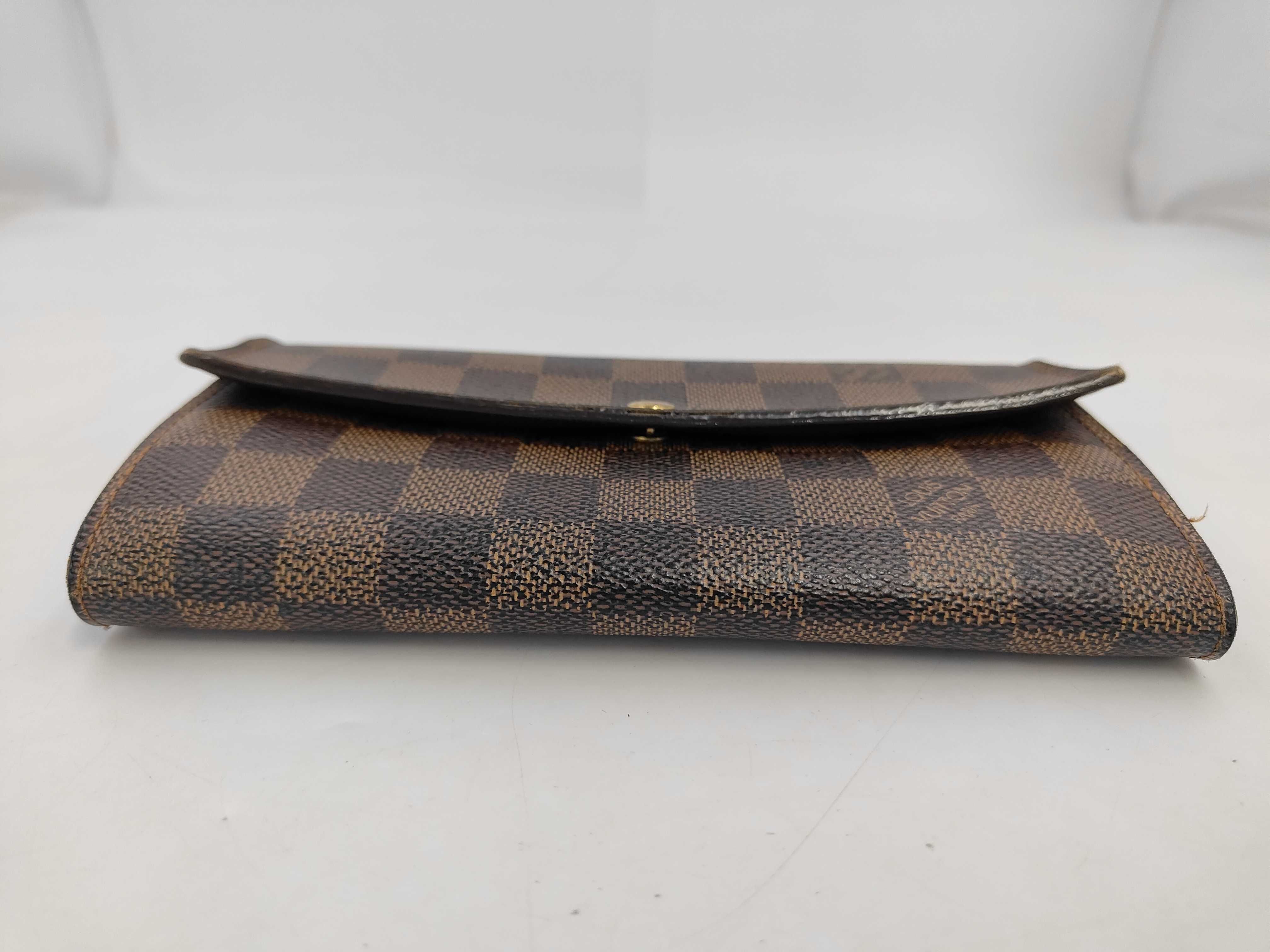 LV wallet — view 3