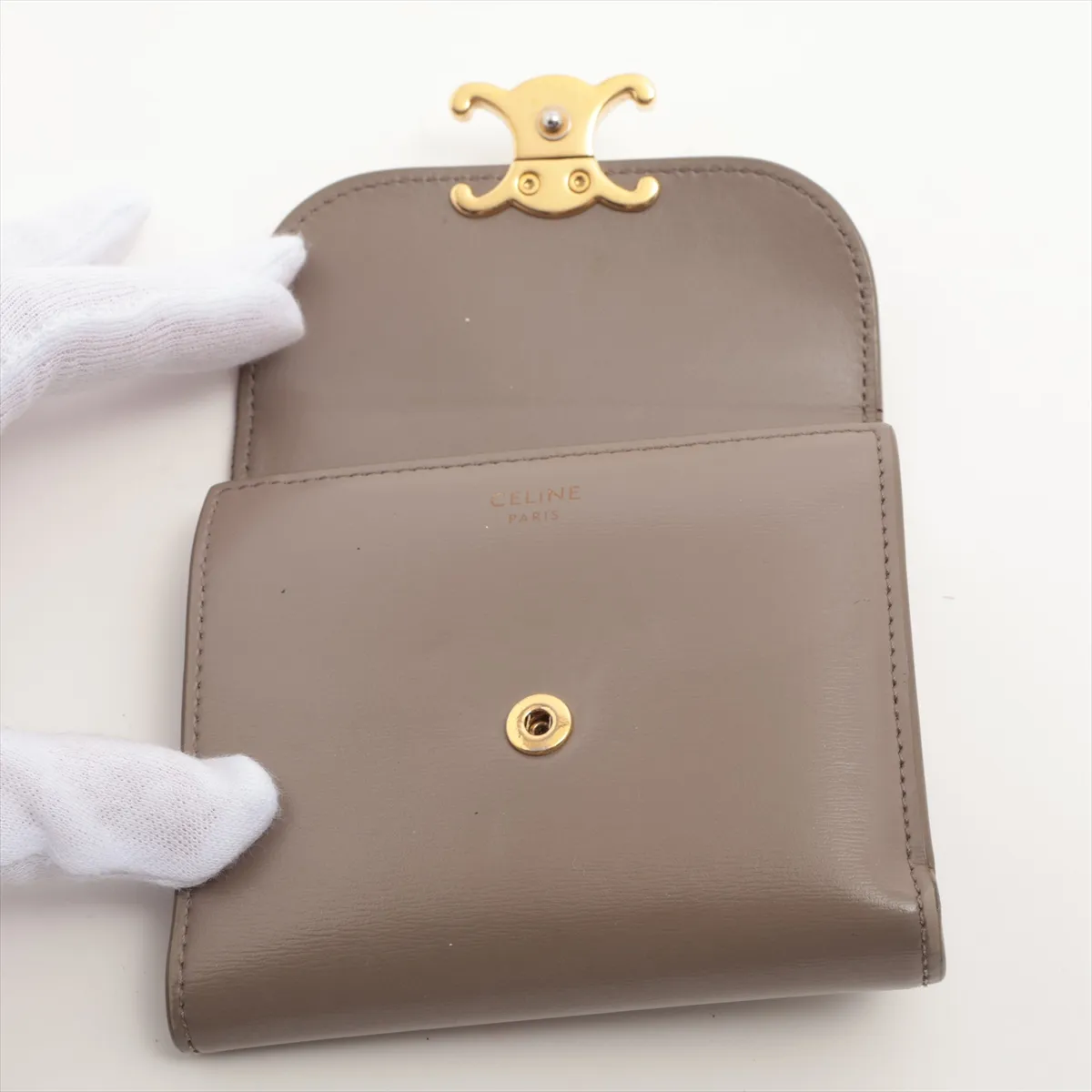 Triomphe Small Flap Wallet Leather Compact Wallet Greige — view 3