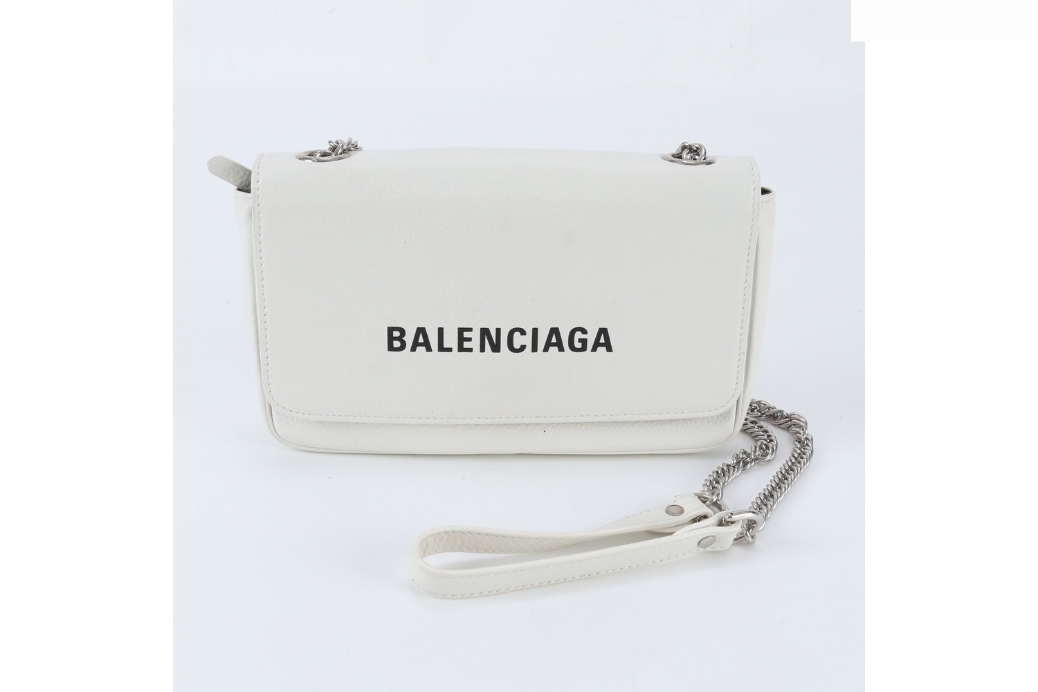 Everyday Chain Leather Shoulder Bag