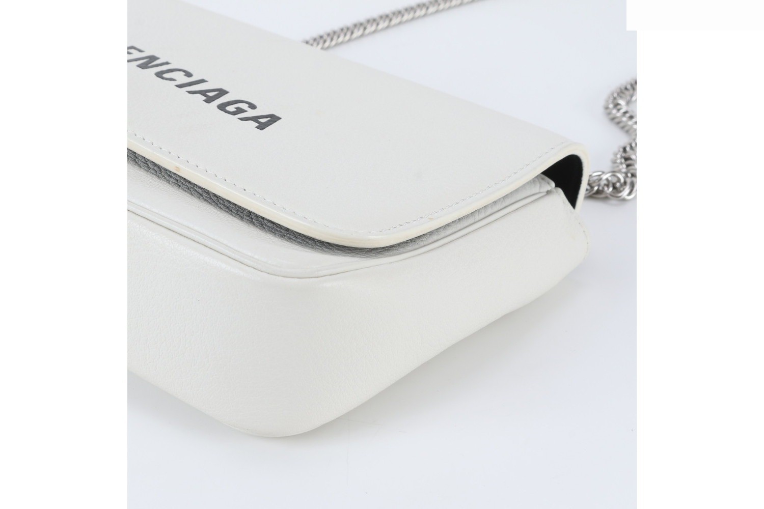 Everyday Chain Leather Shoulder Bag — view 4