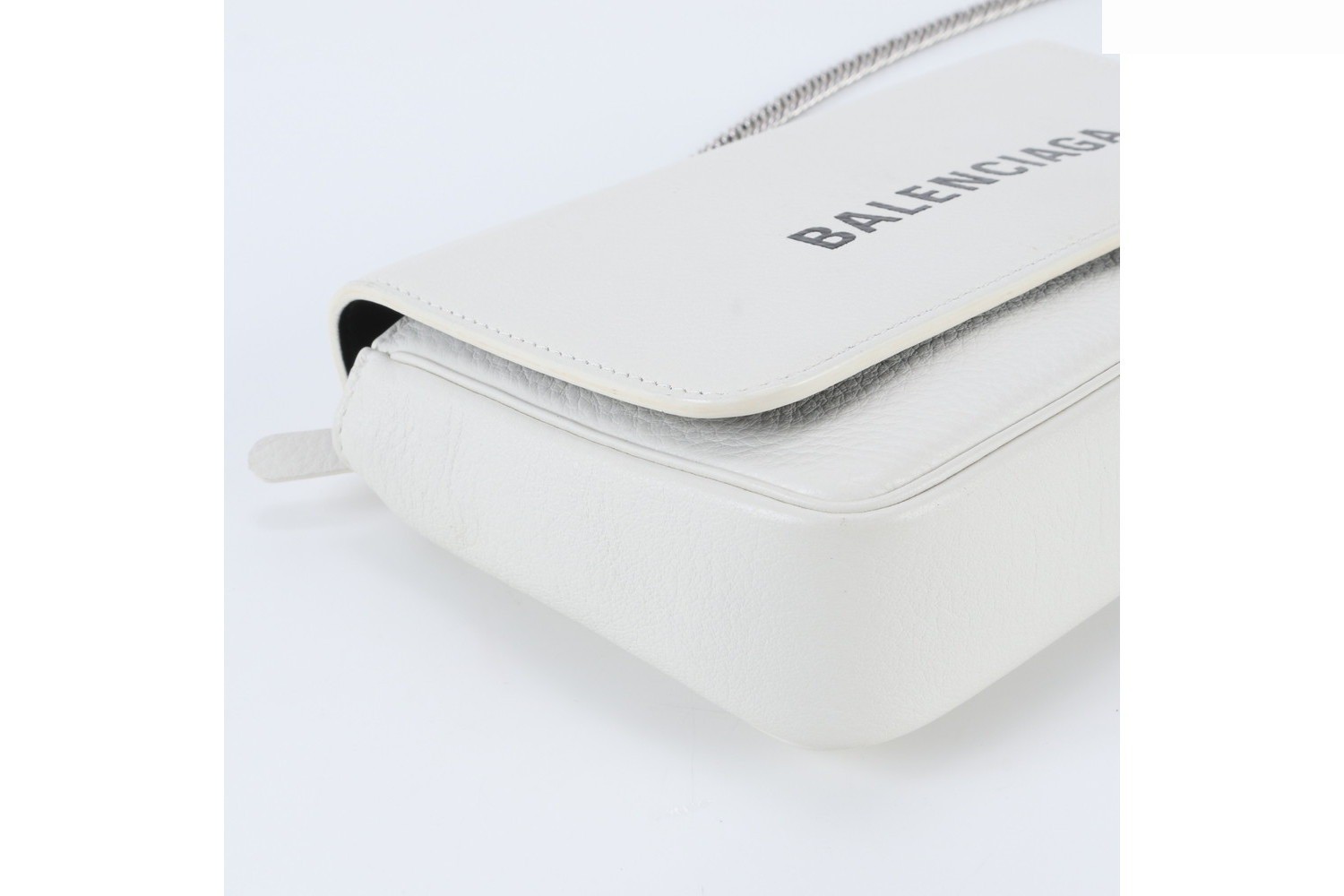 Everyday Chain Leather Shoulder Bag — view 6
