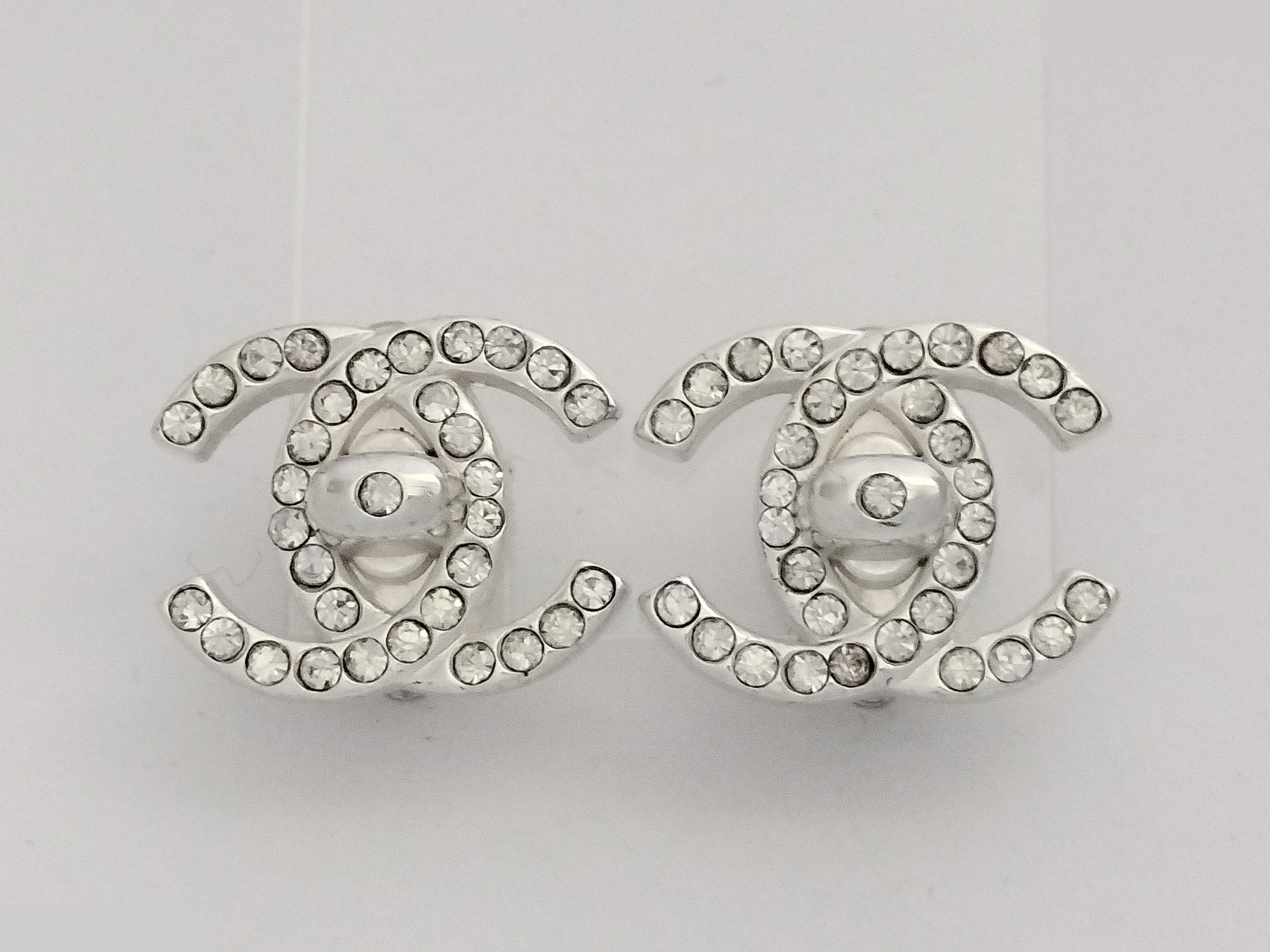 Coco Turnlock Rhinestone Silver Earrings