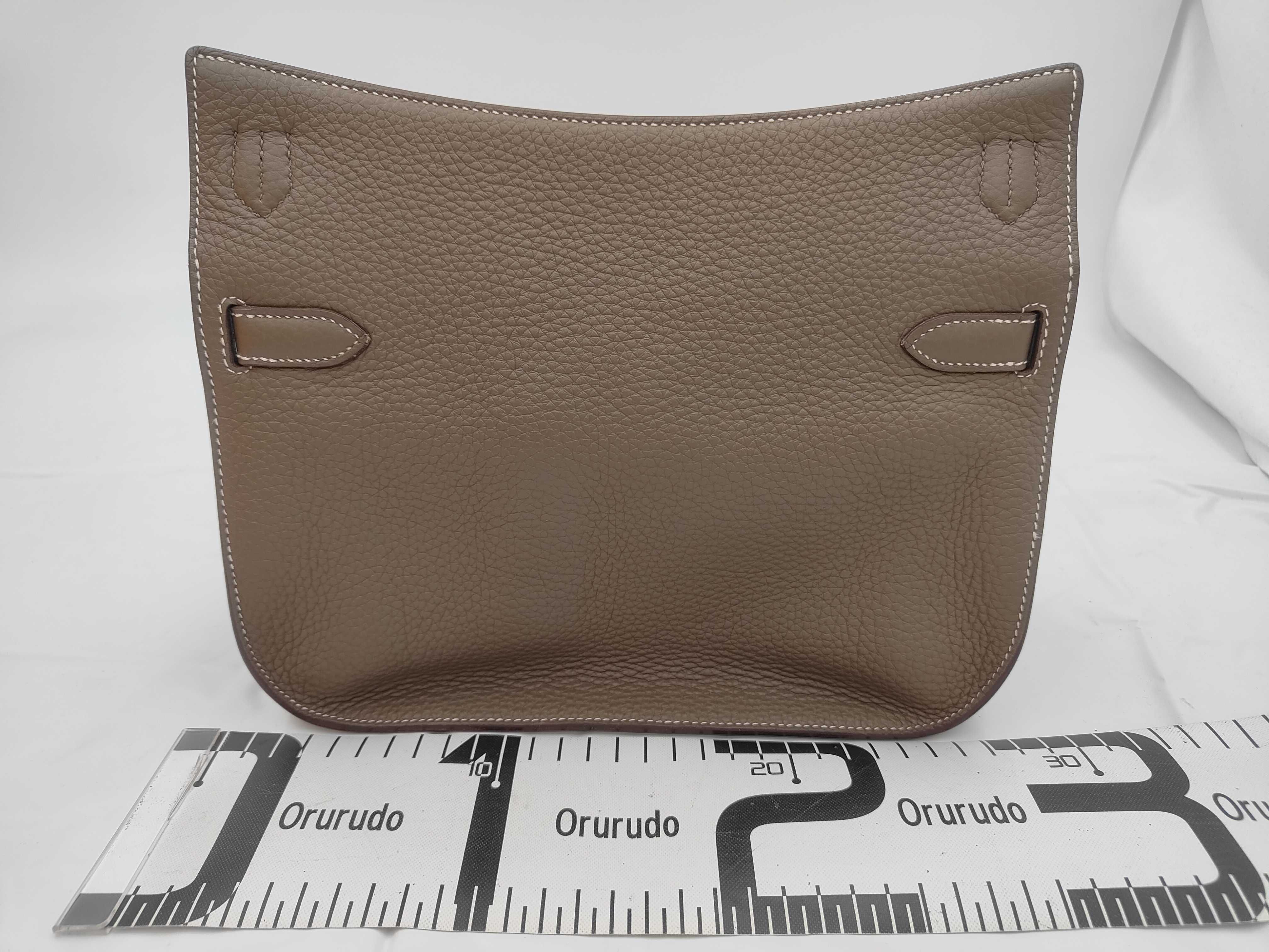 Jypsiere 28 Taurillon Clemence Etoupe SS B stamp shoulder bag — view 2