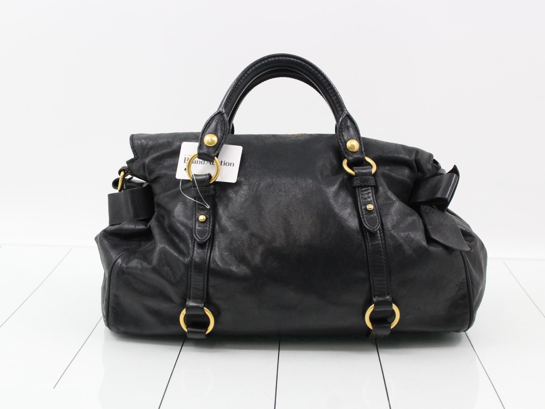 Vitello Lux handbag, black leather, gold hardware. — view 2