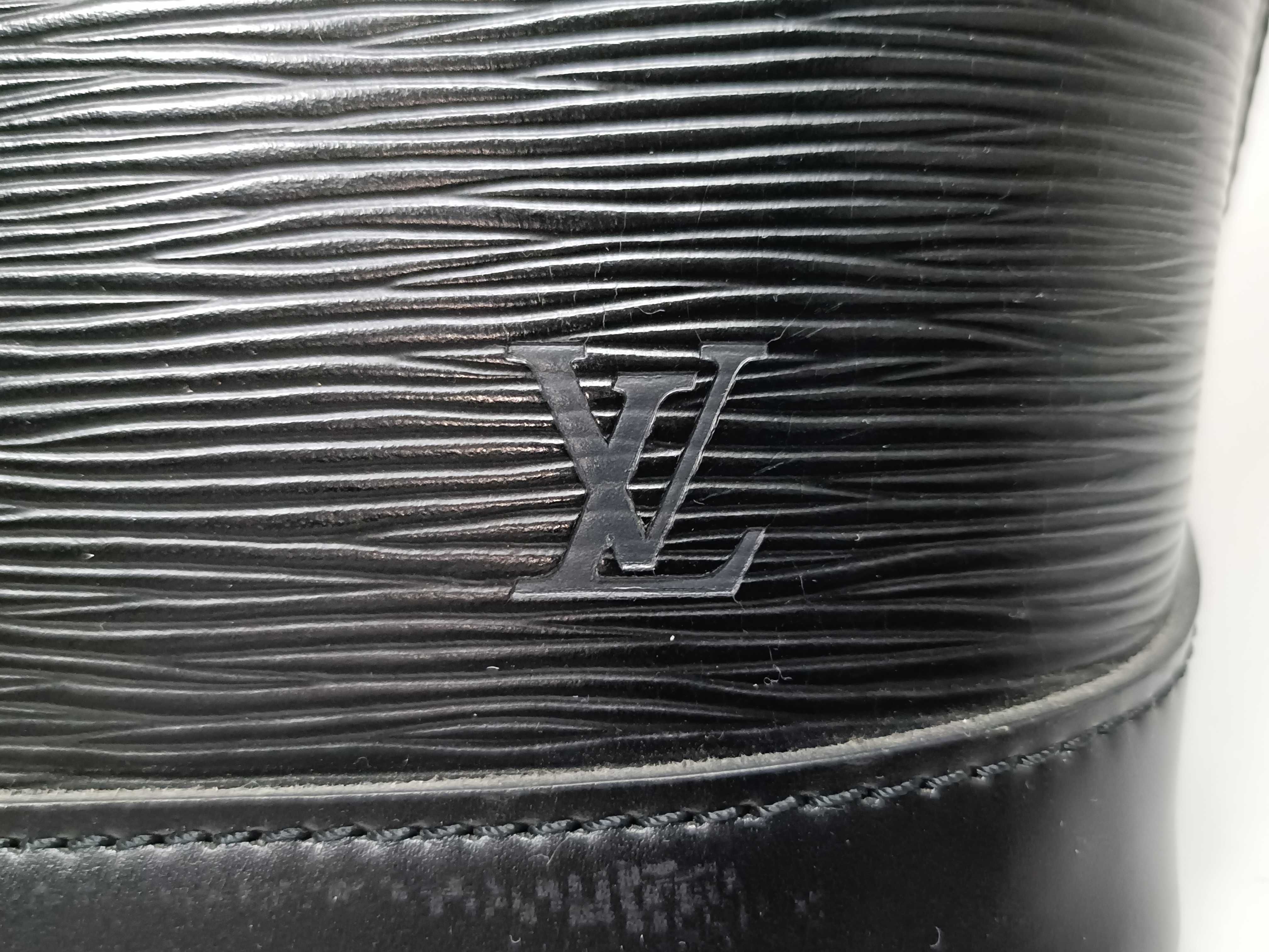 Epi Alma PM Noir Handbag — view 8