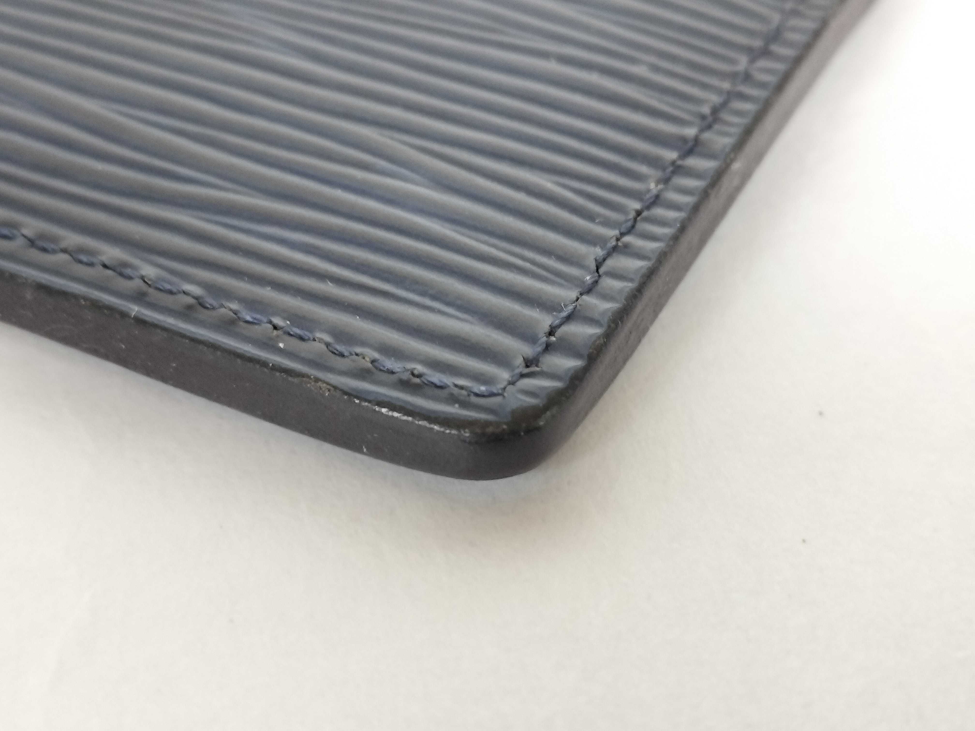 Epi LV M60330 Portecartes Simple Epi Indigo Blue Card Case — view 3