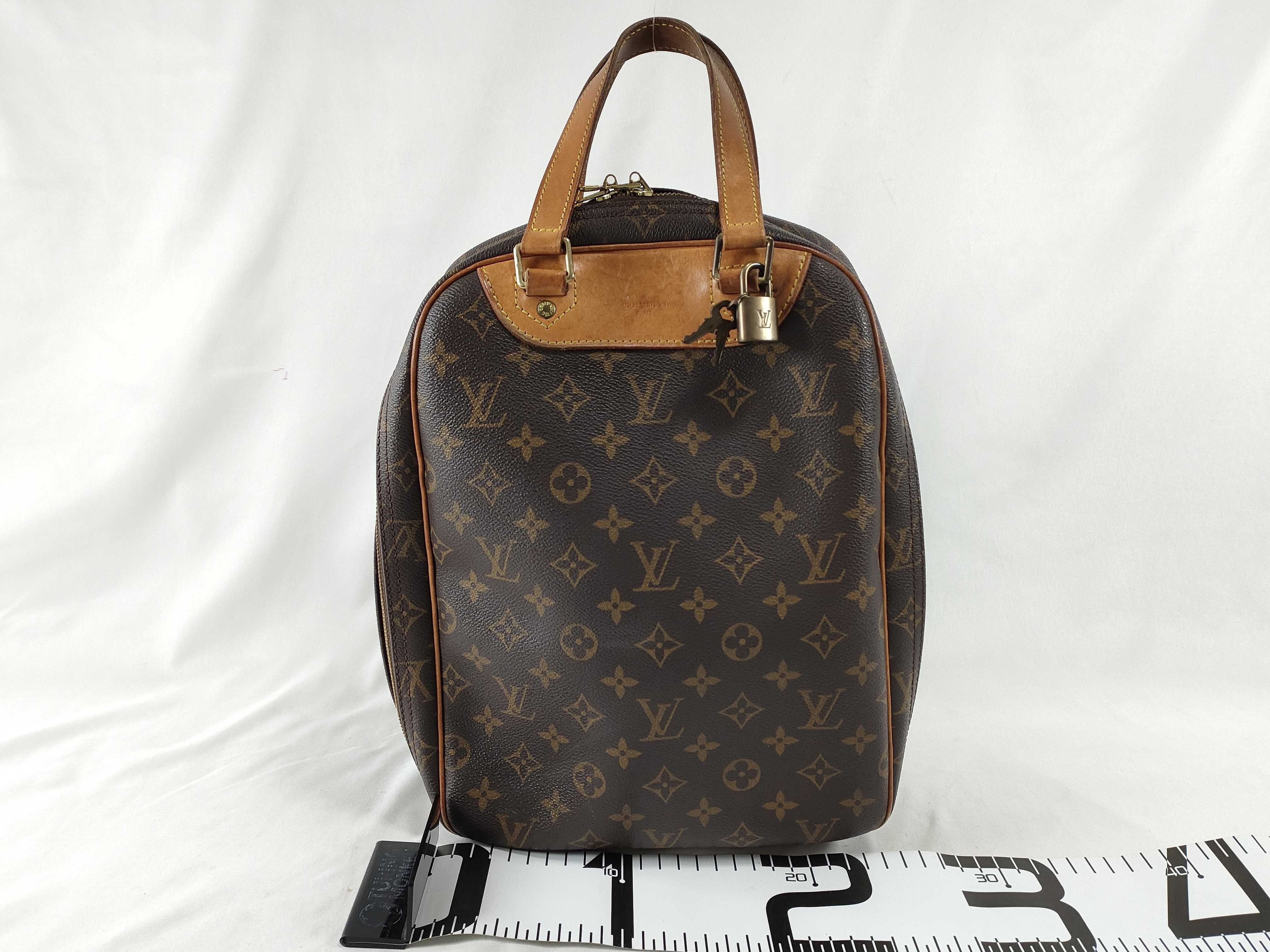 Monogram Louis Vuitton Monogram Excursion M41450 Unknown Bag — view 2