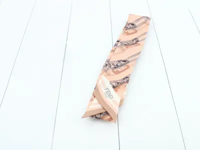Silk chain pattern twilly scarf