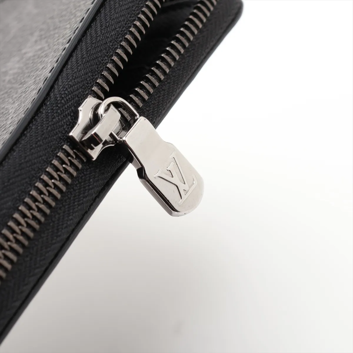Monogram Eclipse Zippy Wallet Vertical M62295 Black Round Zip Wallet — view 9