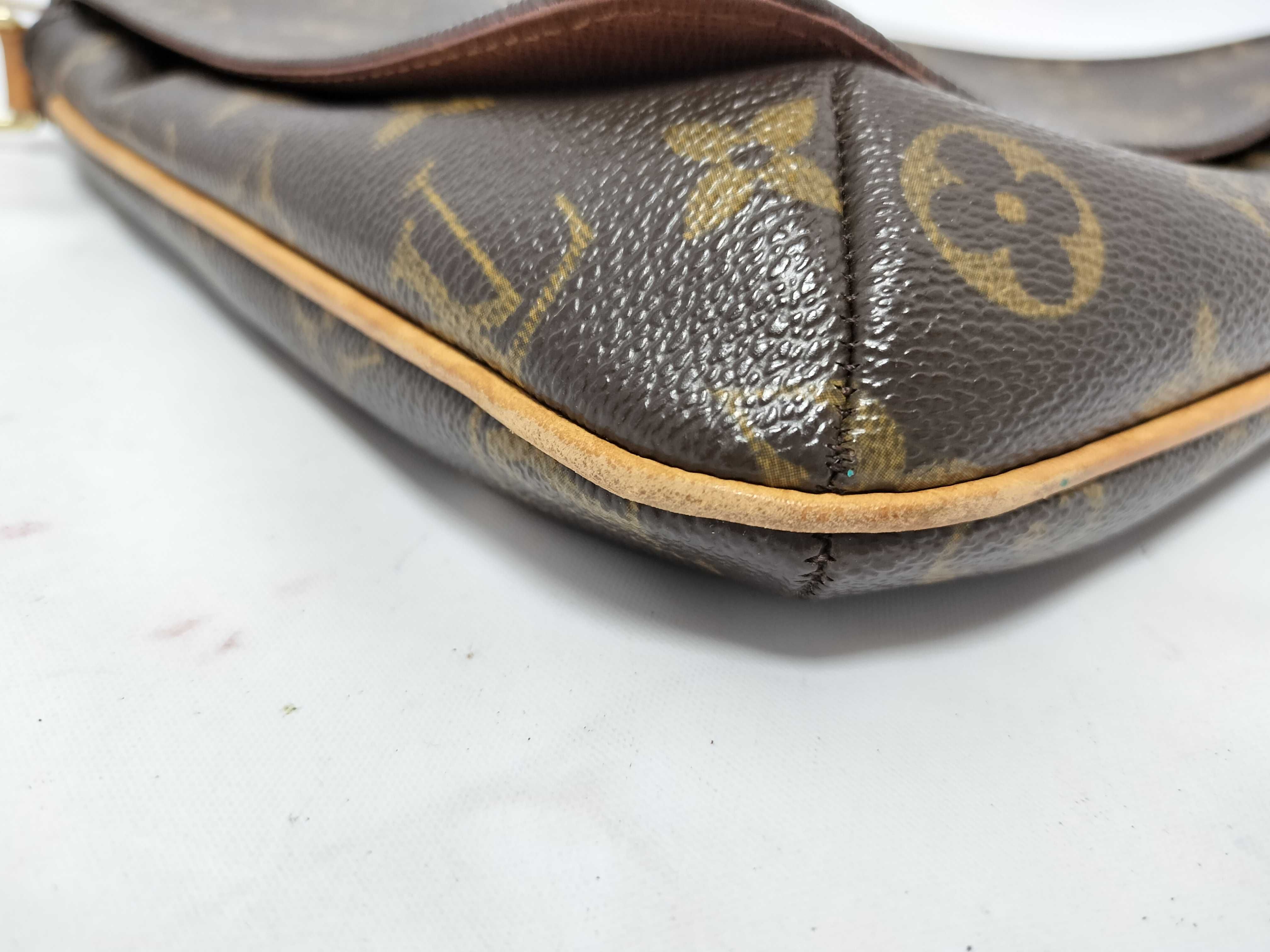 Monogram — view 7