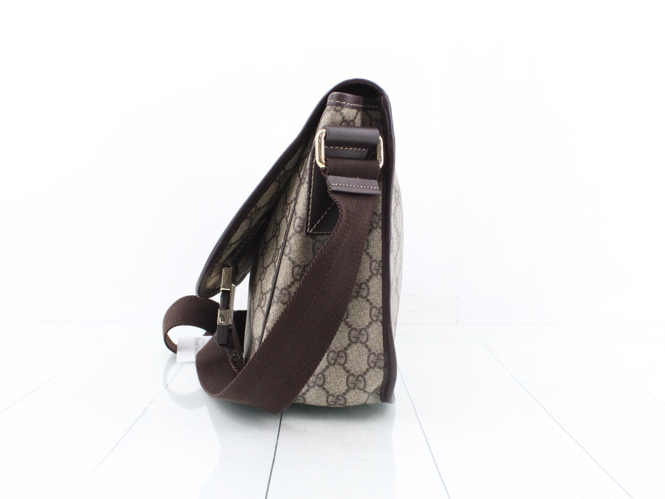 GG Supreme Canvas Shoulder Bag — view 3