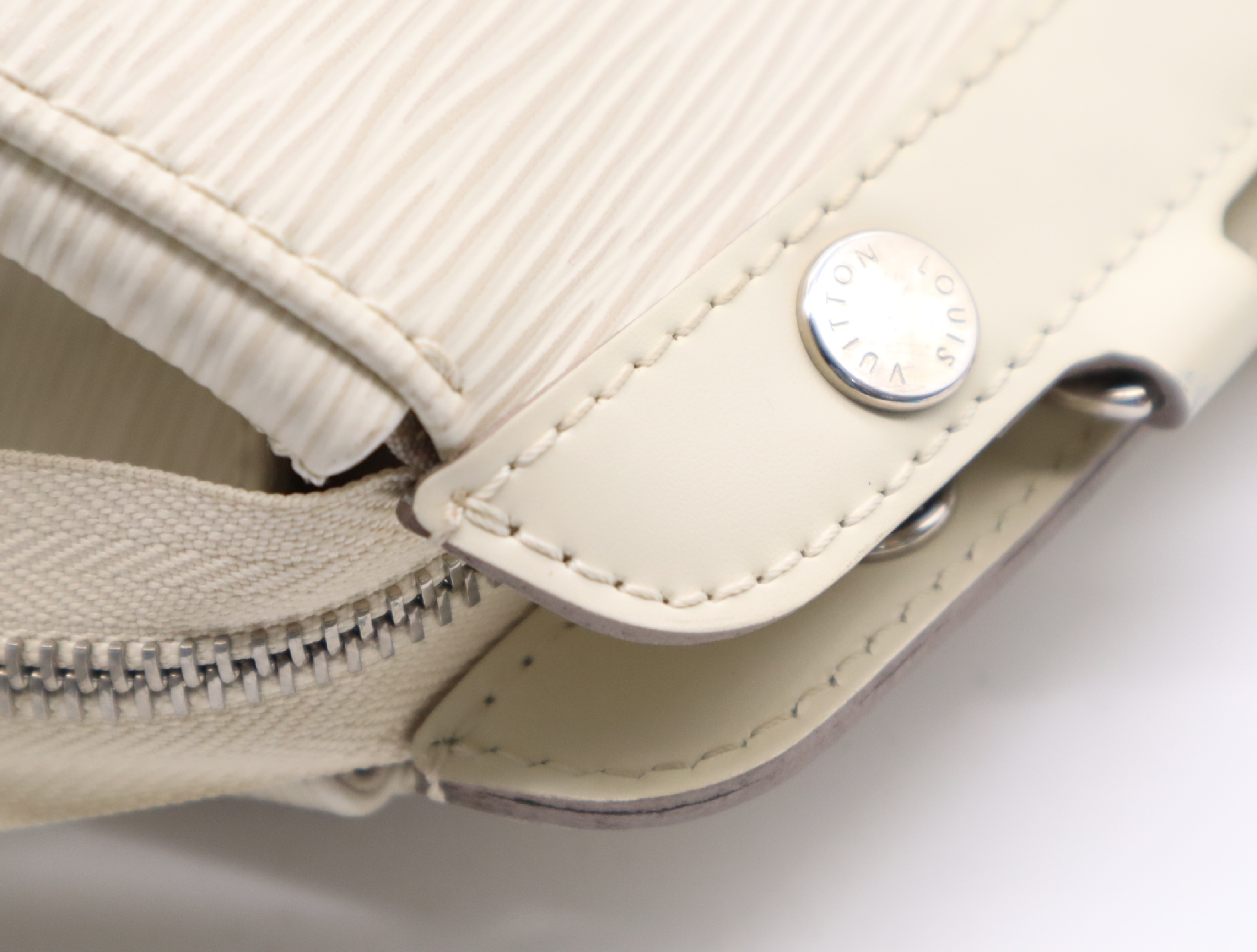 M40330 Epi Blair MM Handbag — view 8