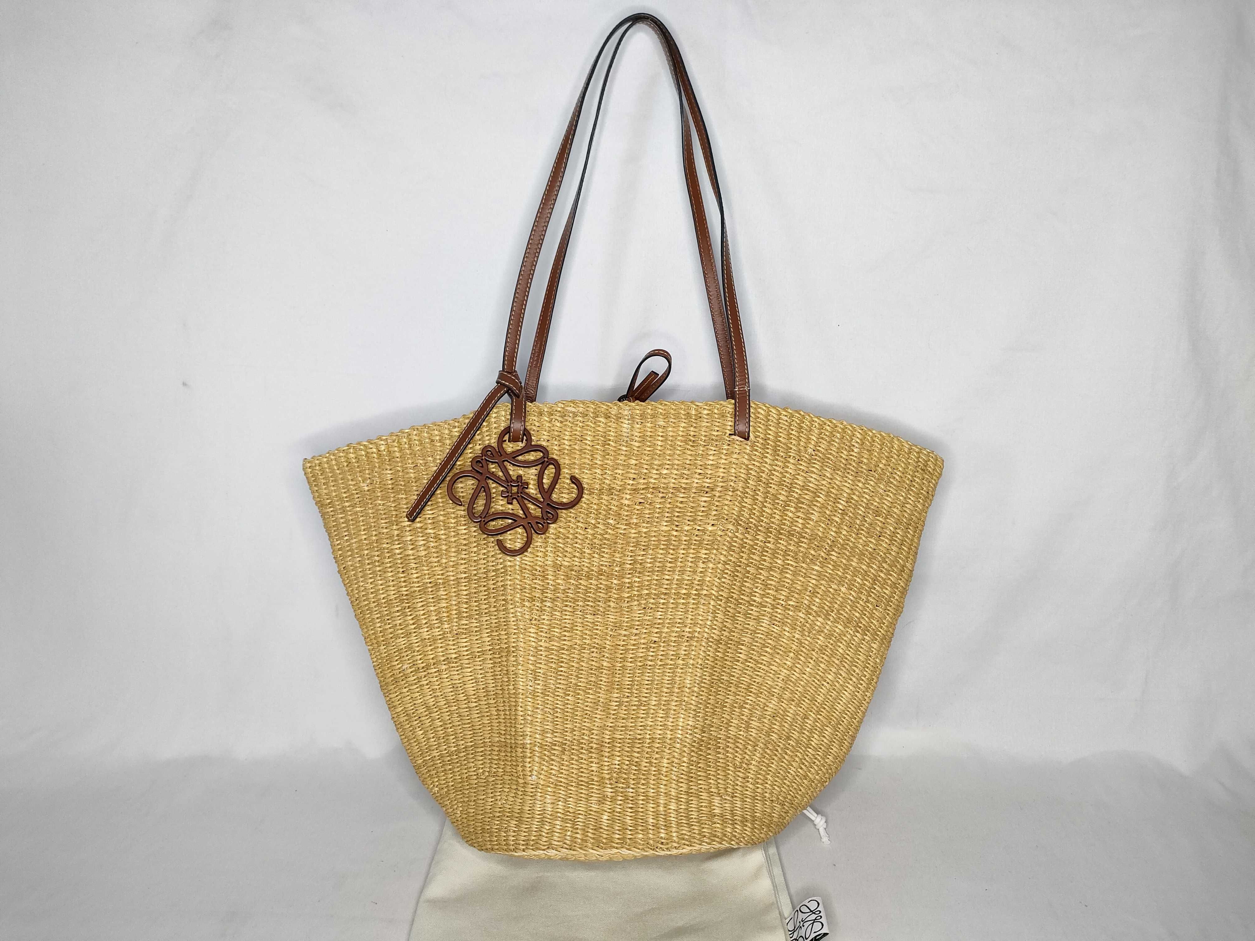 Anagram Shell Basket Medium Elephant Grass x Leather Basket Bag Beige Tote Bag