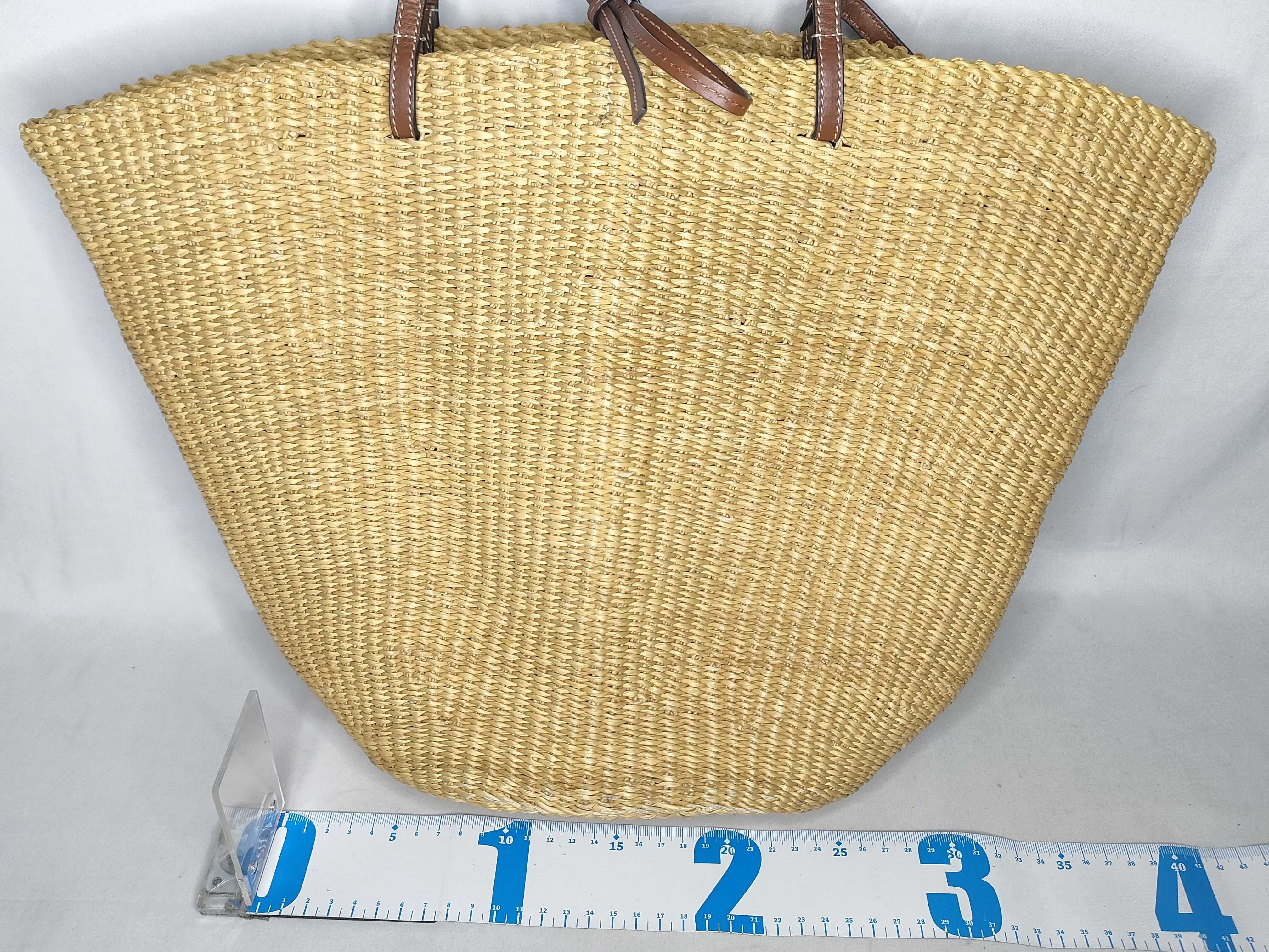 Anagram Shell Basket Medium Elephant Grass x Leather Basket Bag Beige Tote Bag — view 2