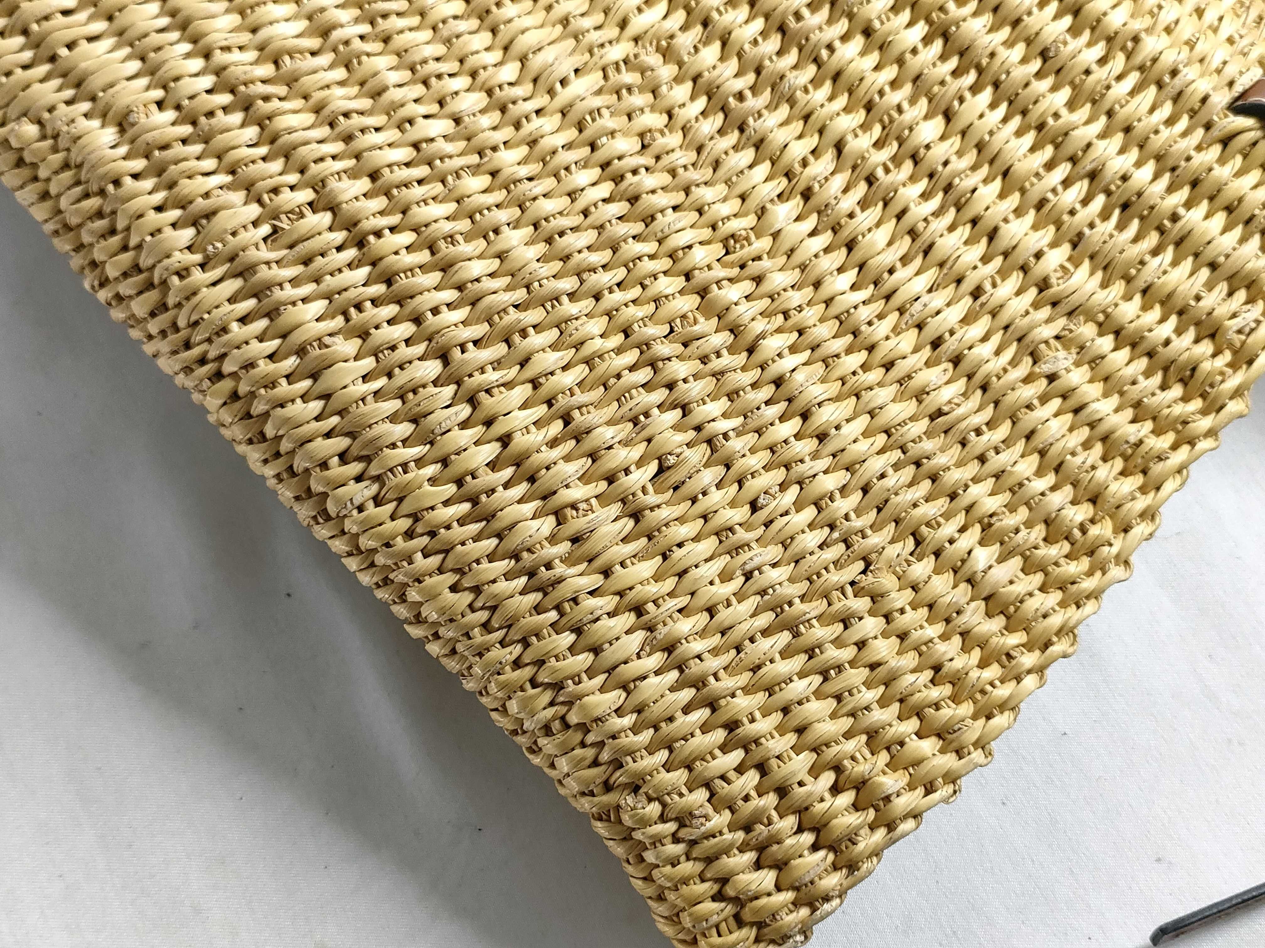 Anagram Shell Basket Medium Elephant Grass x Leather Basket Bag Beige Tote Bag — view 14
