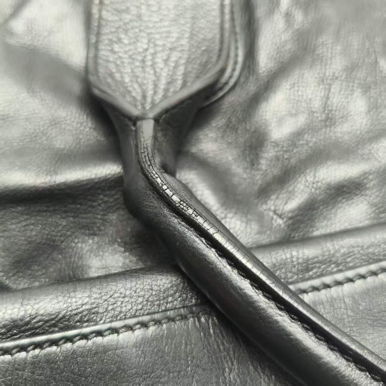 【*Shipped from: China*】Yves Saint Laurent Leather Handbag — view 14