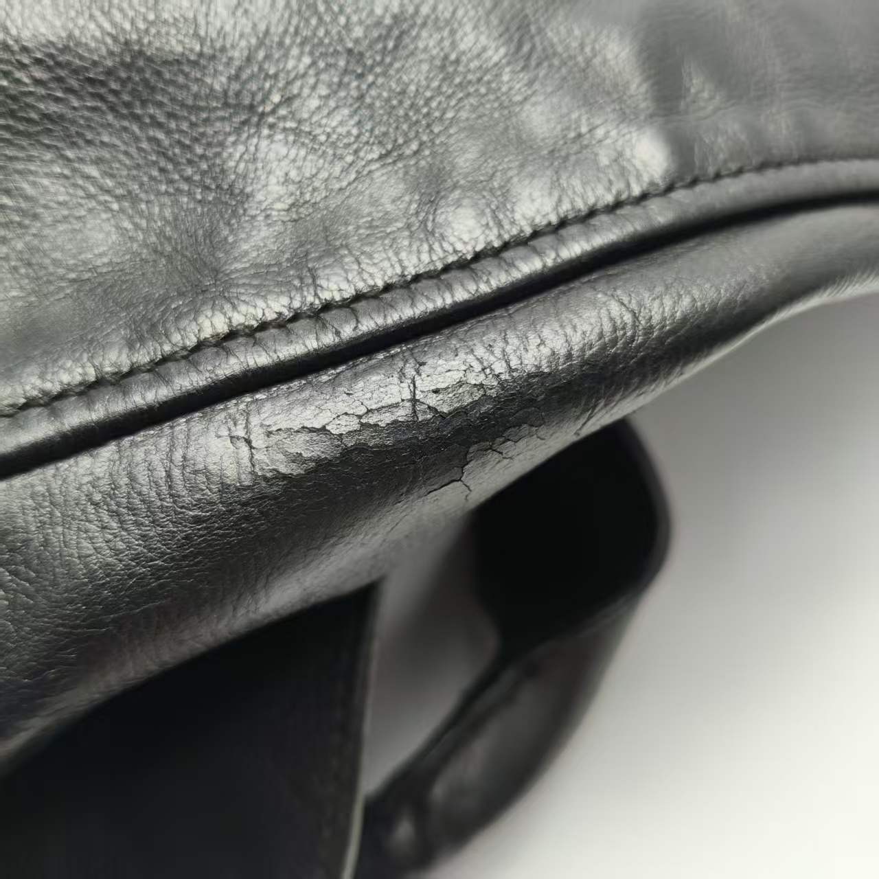 【*Shipped from: China*】Yves Saint Laurent Leather Handbag — view 9