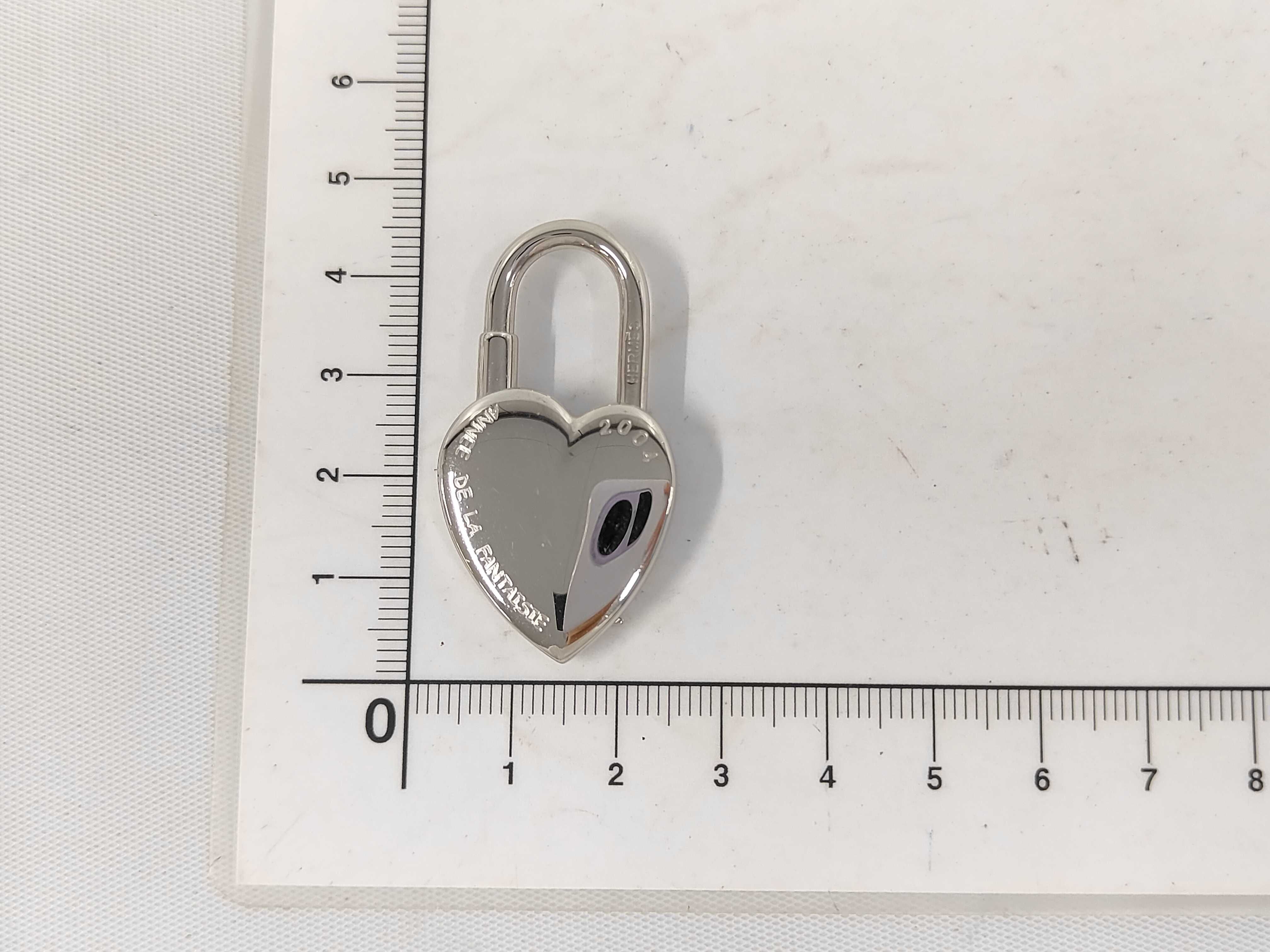 padlock charm / other accessories — view 2