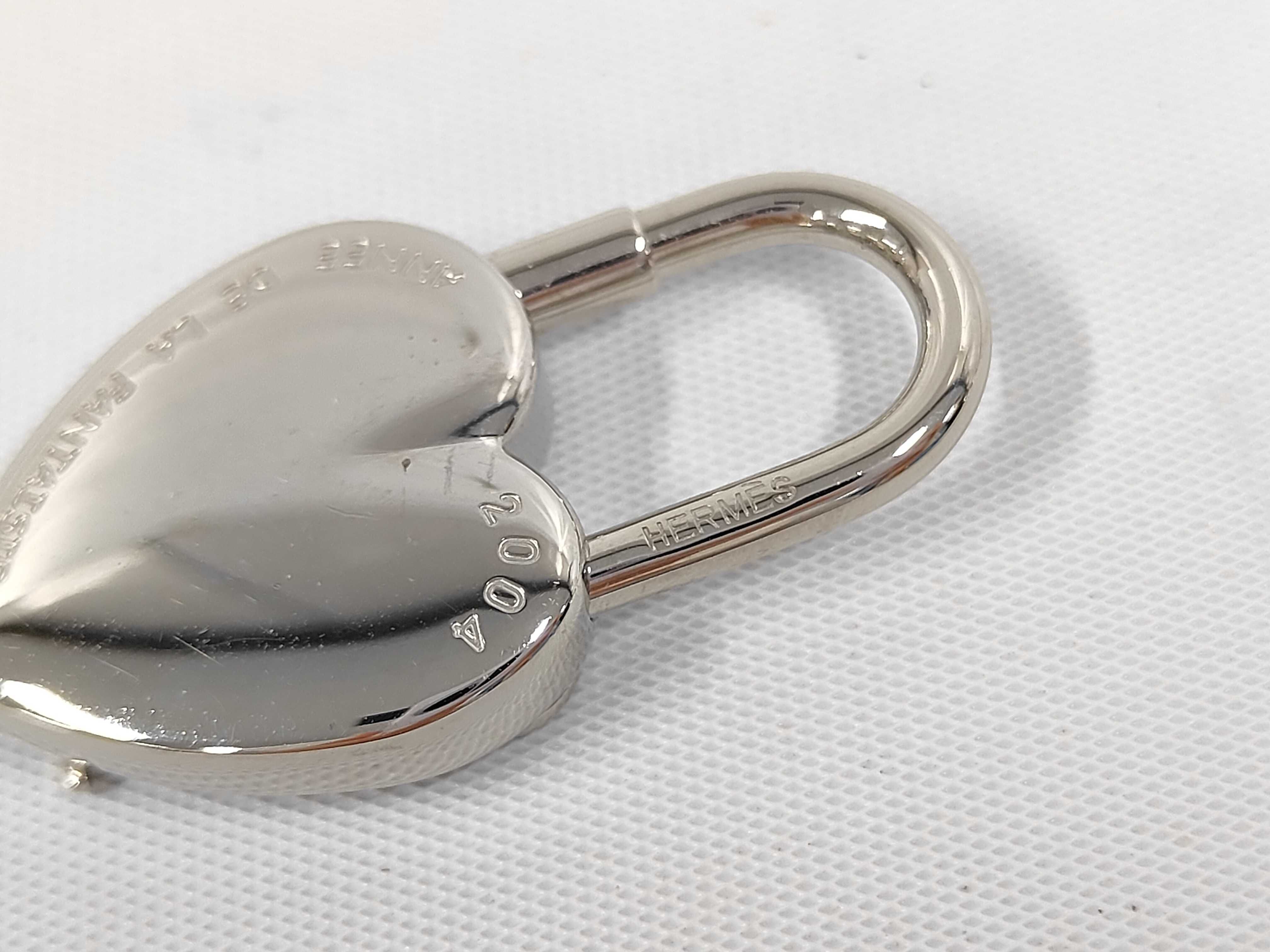 padlock charm / other accessories — view 4
