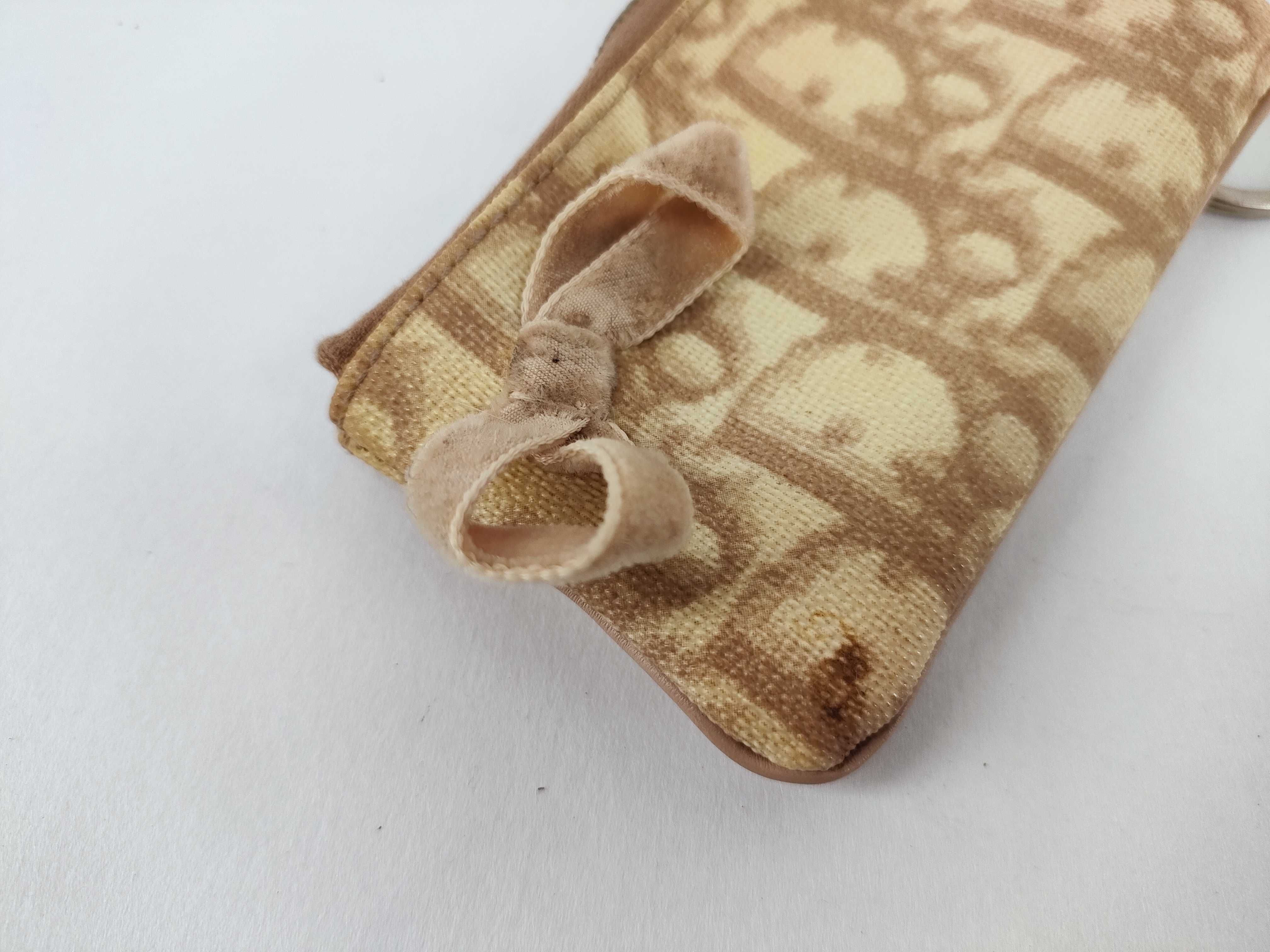 Trotter Key Case (Beige) - Key Case — view 12