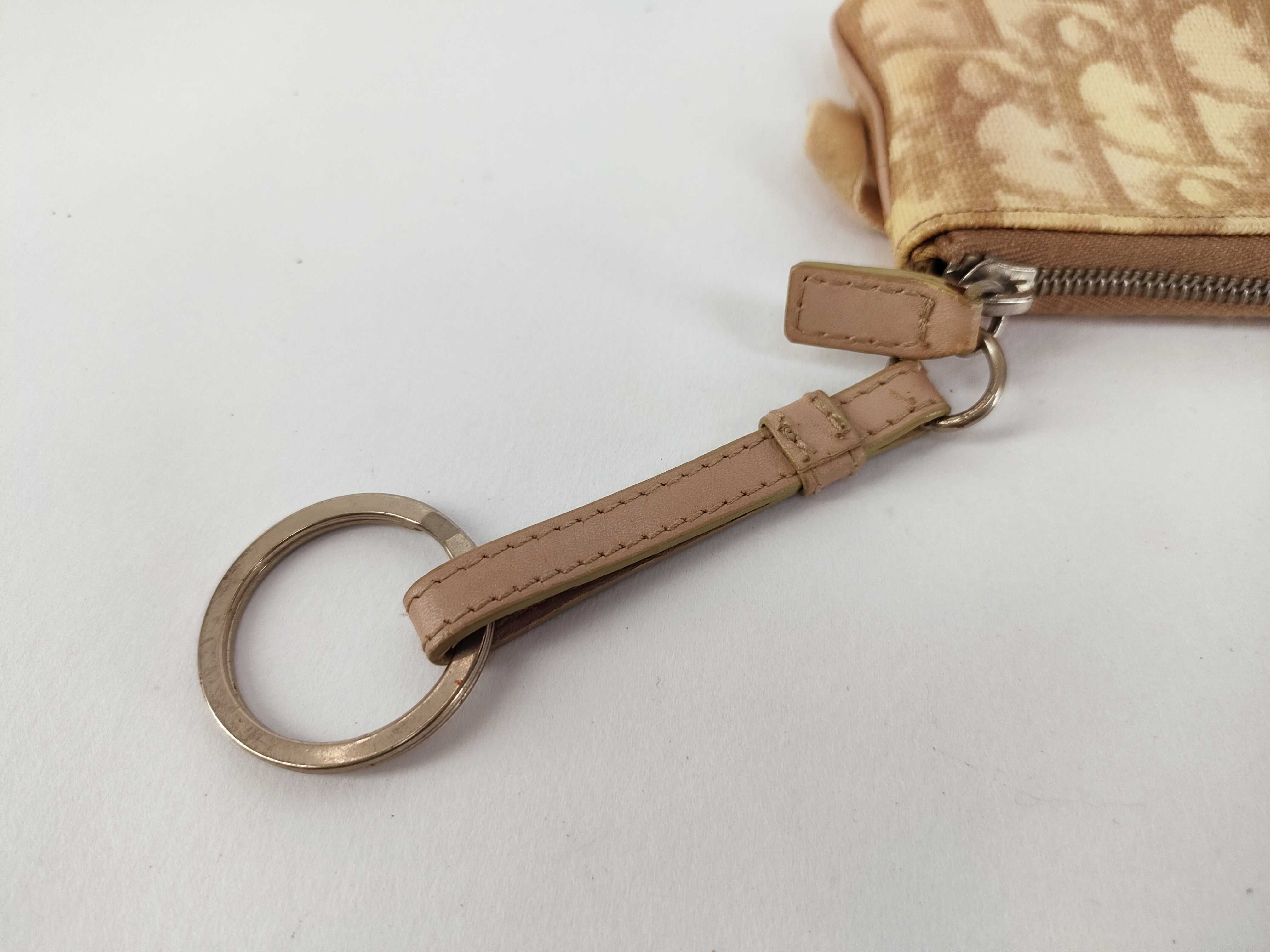 Trotter Key Case (Beige) - Key Case — view 7