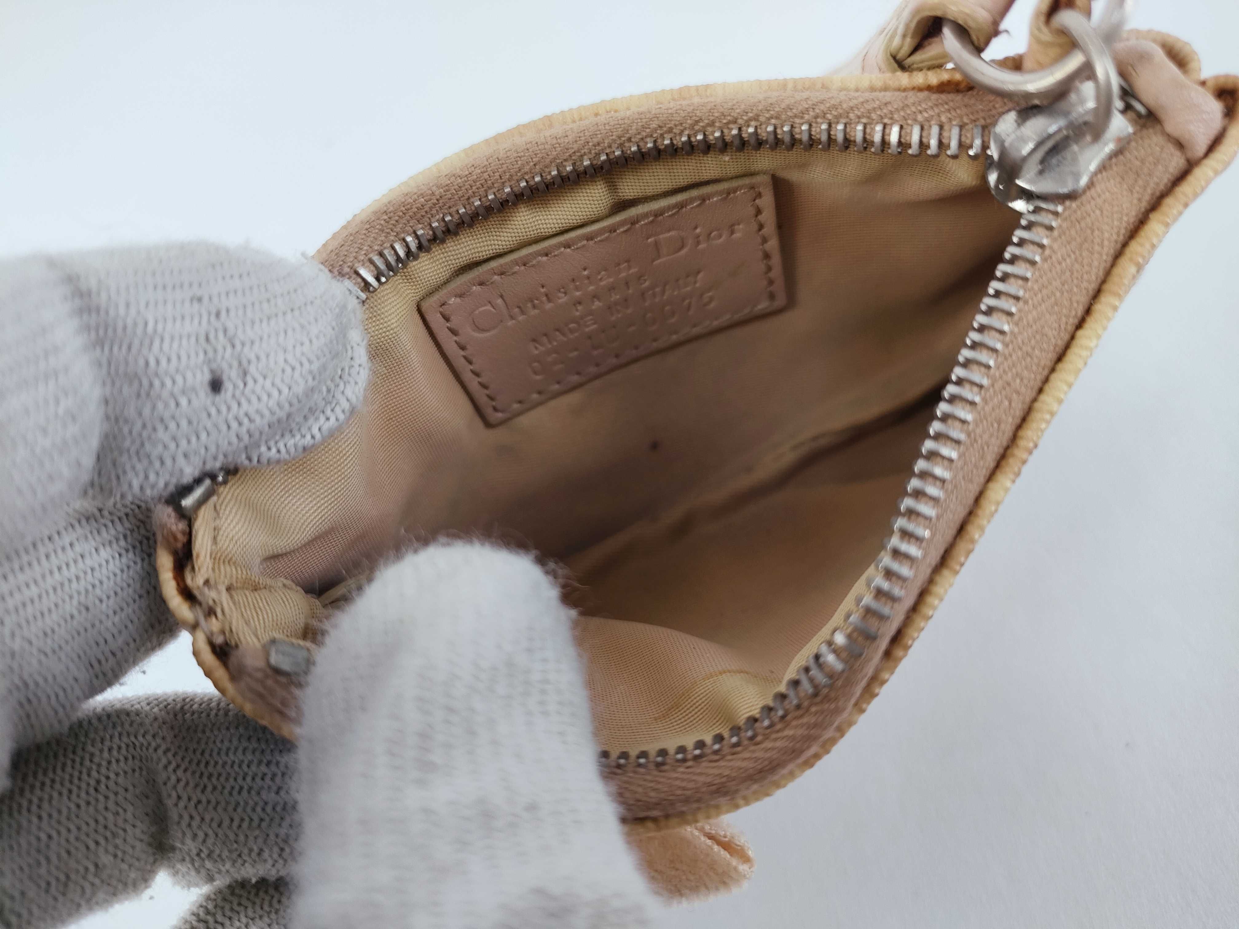Trotter Key Case (Beige) - Key Case — view 10